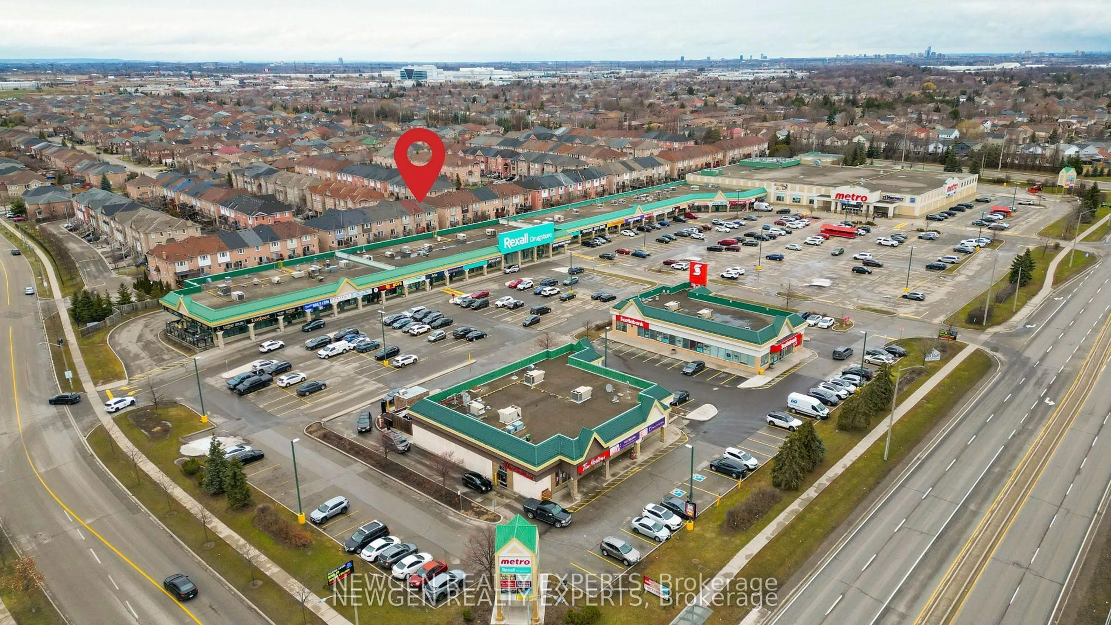 A pic from outside/outdoor area/front of a property/back of a property/a pic from drone, street for 3420 Redpath Circ, Mississauga Ontario L5N 8R7