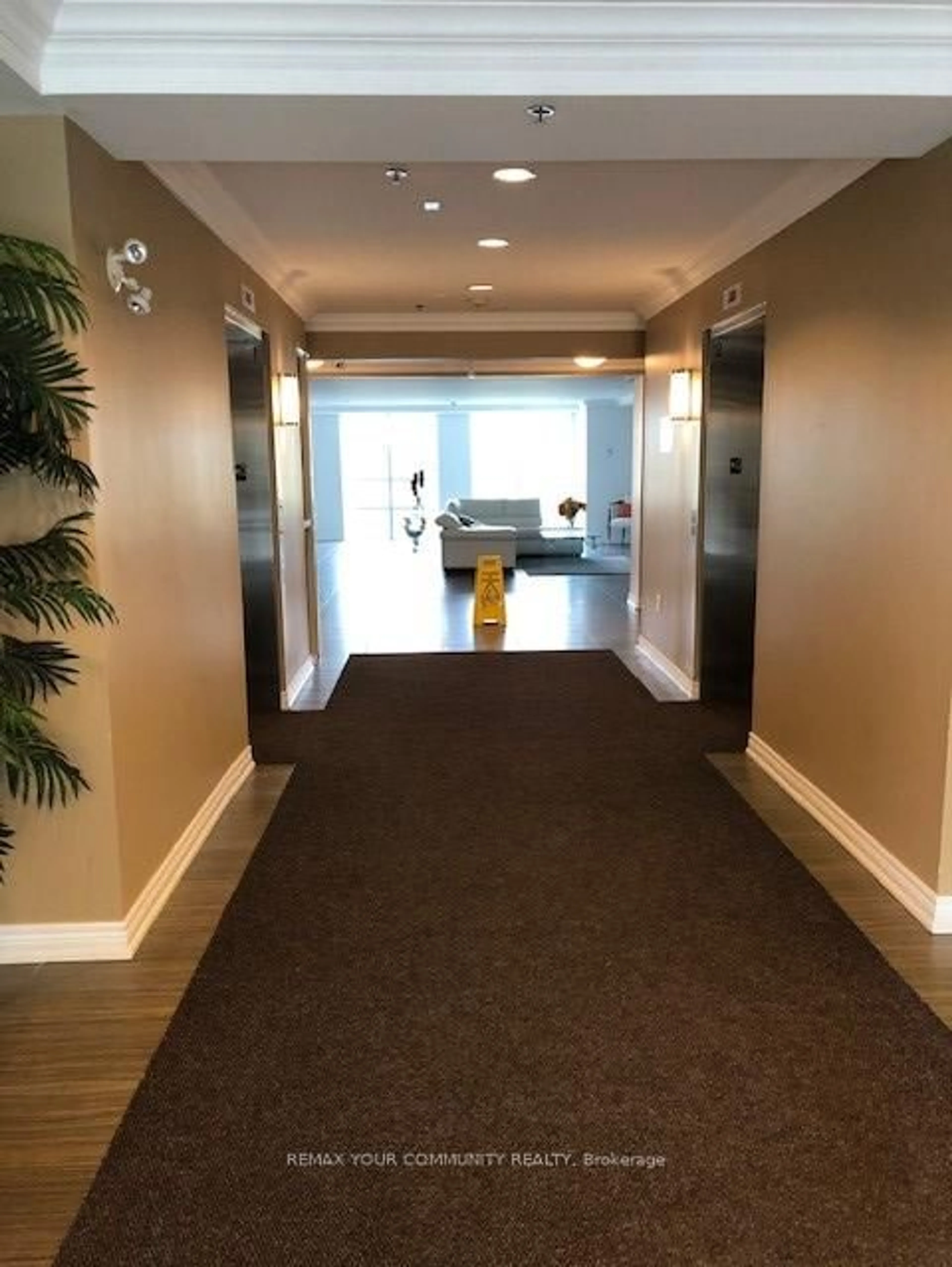 Indoor foyer for 1421 Costigan Rd #414, Milton Ontario L9T 2N4