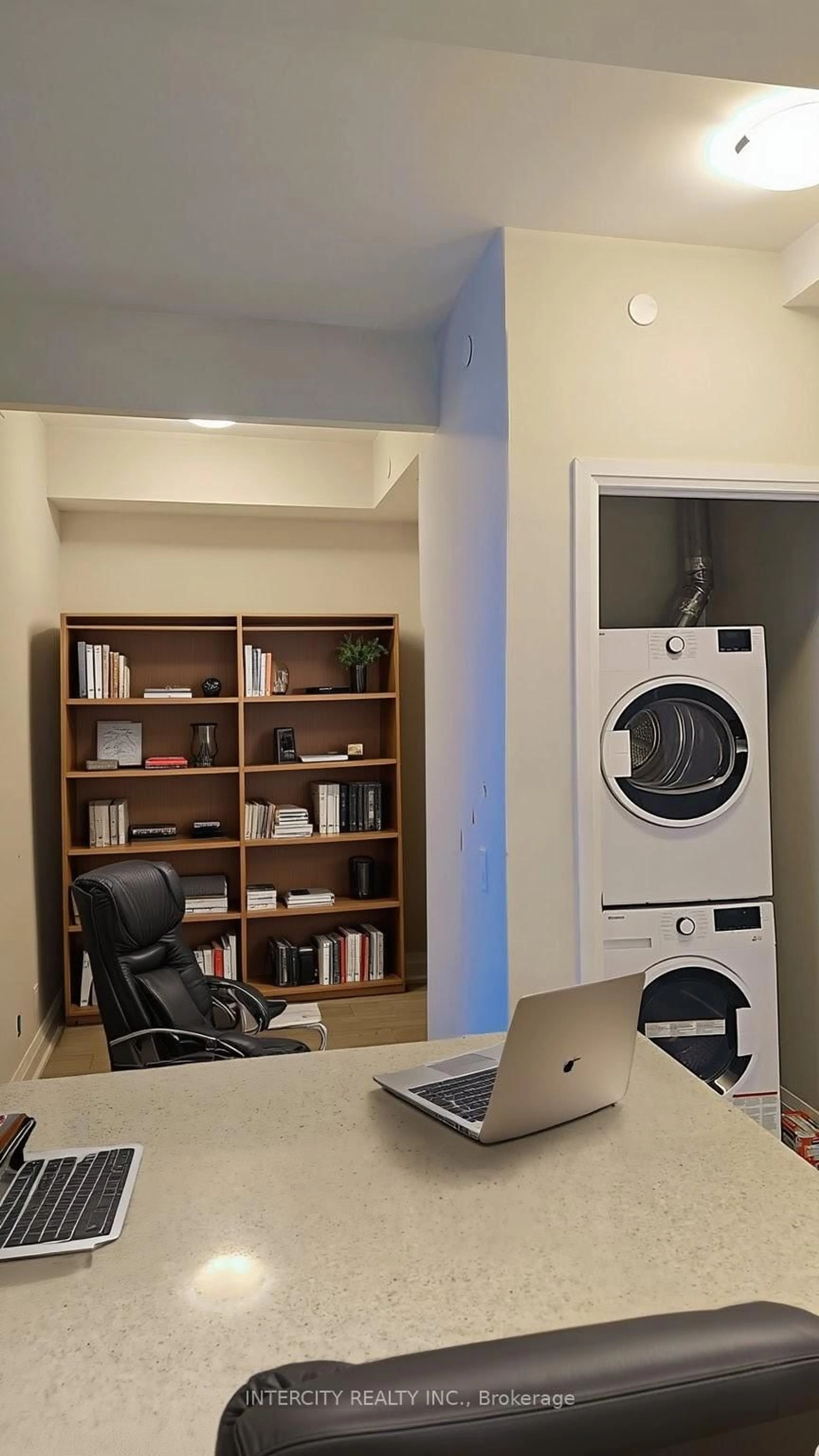 A pic of a room for 15 Lynch St #601, Brampton Ontario L6W 0C7