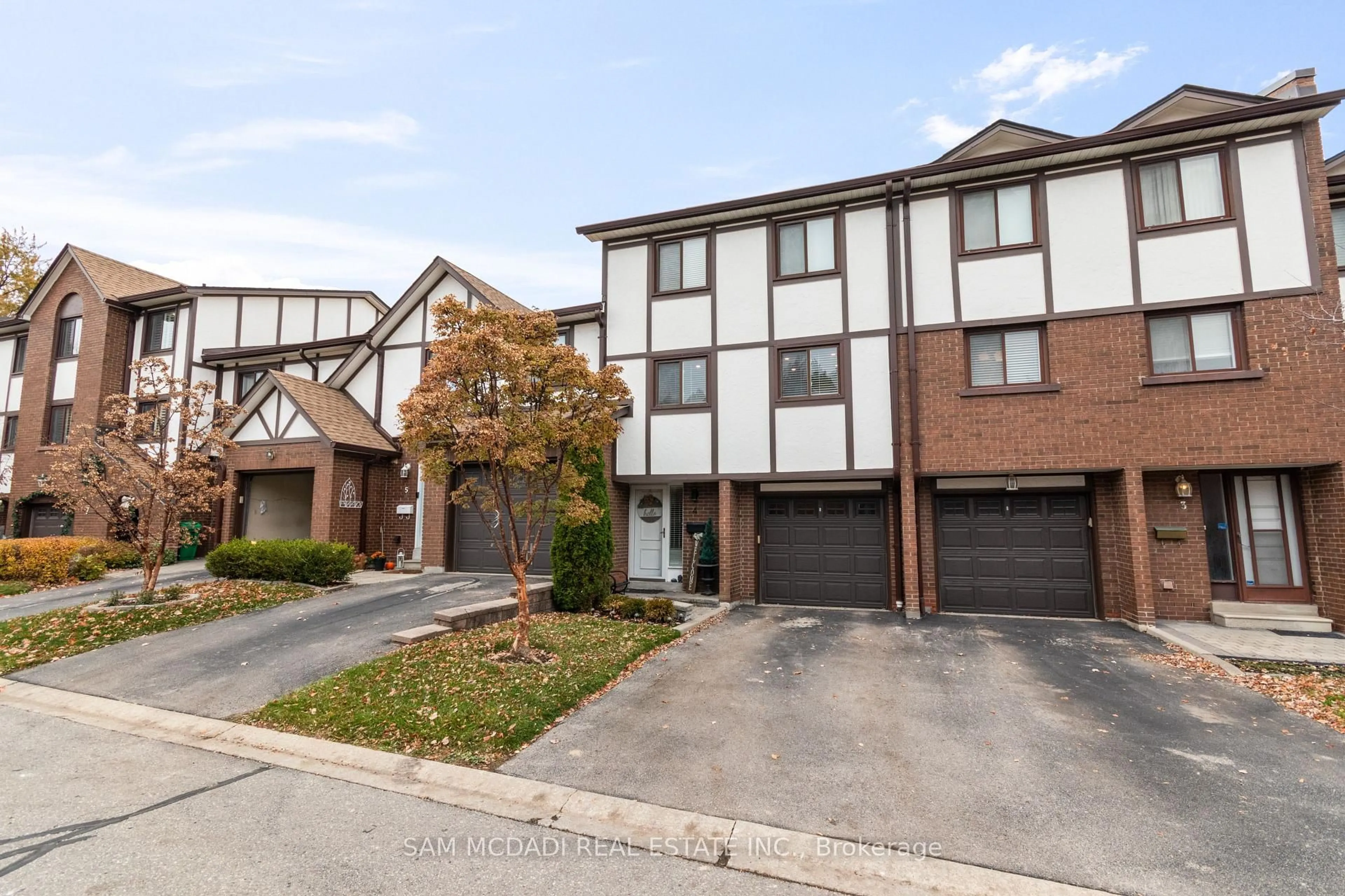 Home with brick exterior material, street for 4230 Fieldgate Dr #4, Mississauga Ontario L4W 2M5