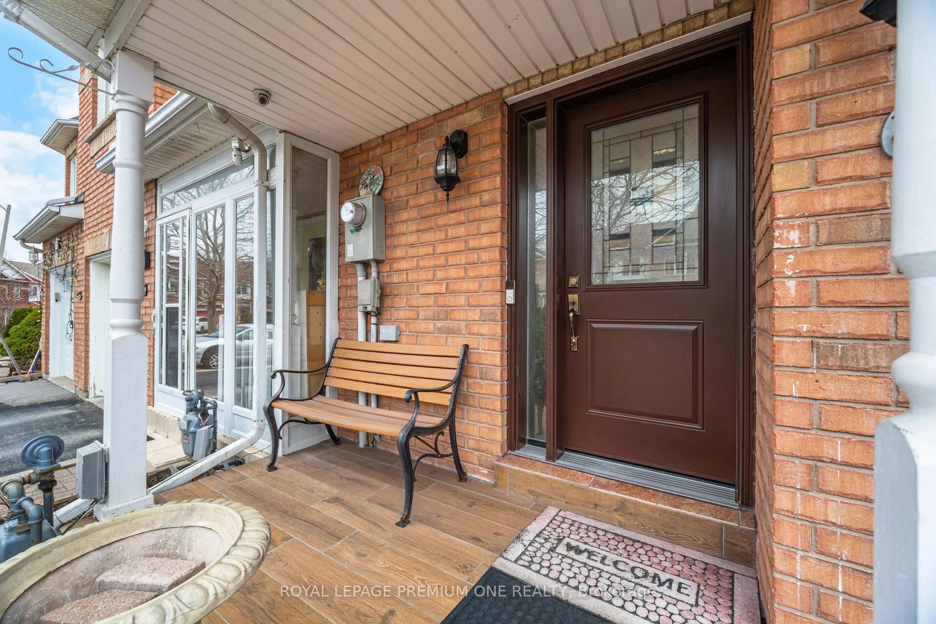 Indoor entryway for 64 Mare Cres, Toronto Ontario M9W 7E7