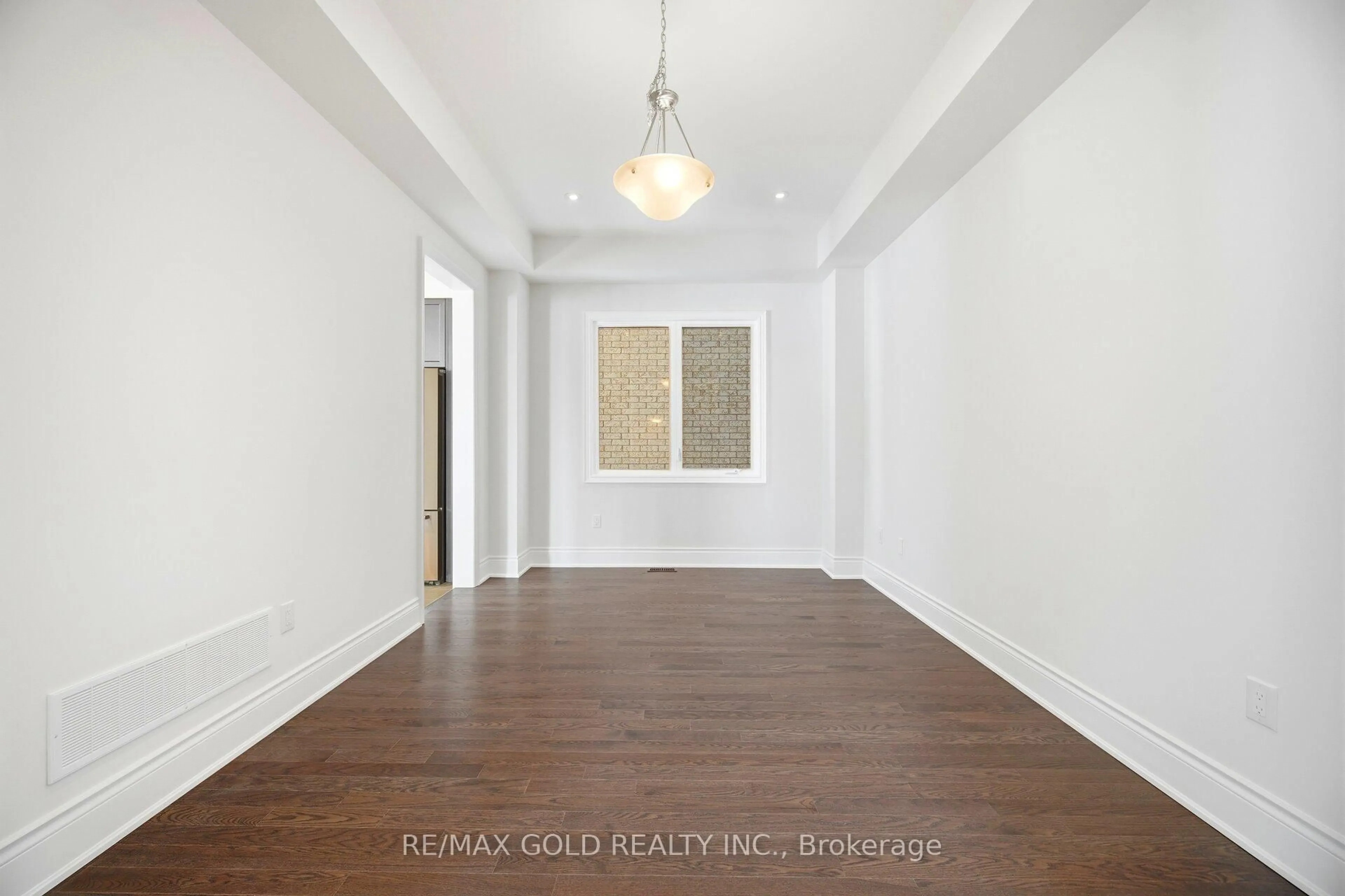 A pic of a room for 32 Addison St, Caledon Ontario L7C 4N2