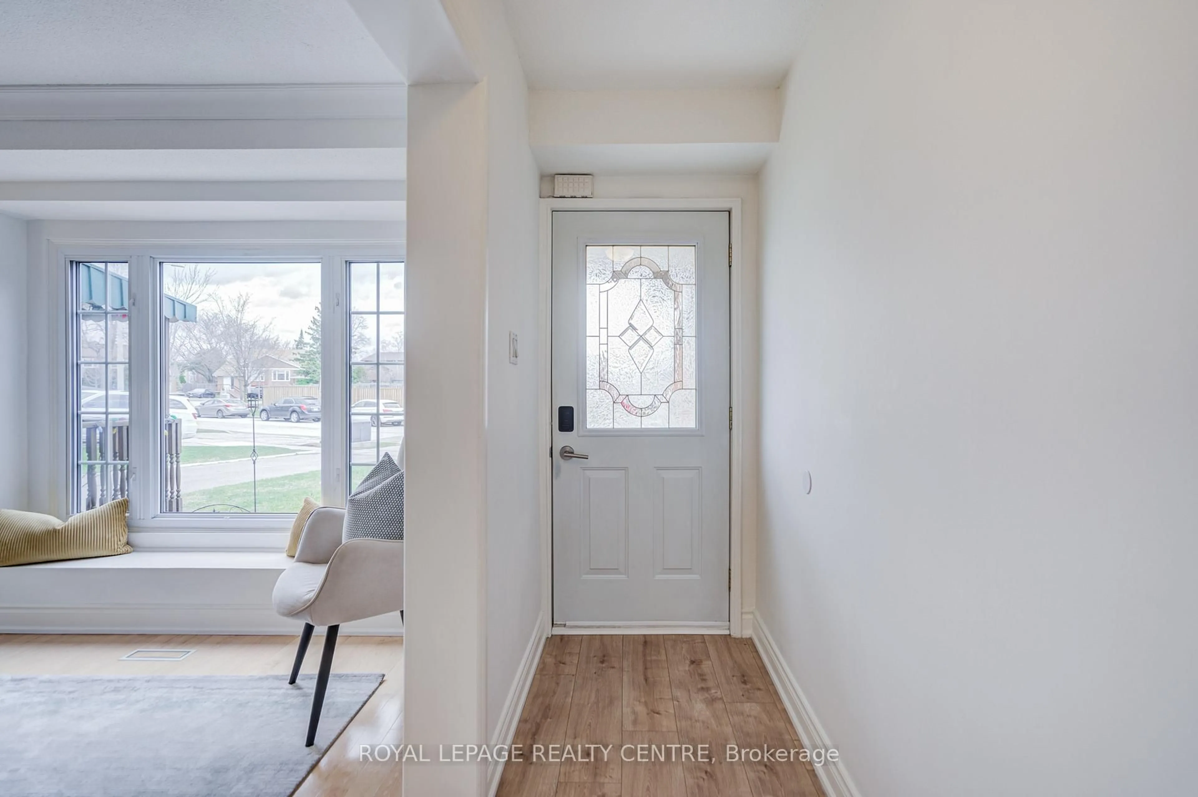 Indoor entryway for 2708 Los Palmas Crt, Mississauga Ontario L5N 2G7