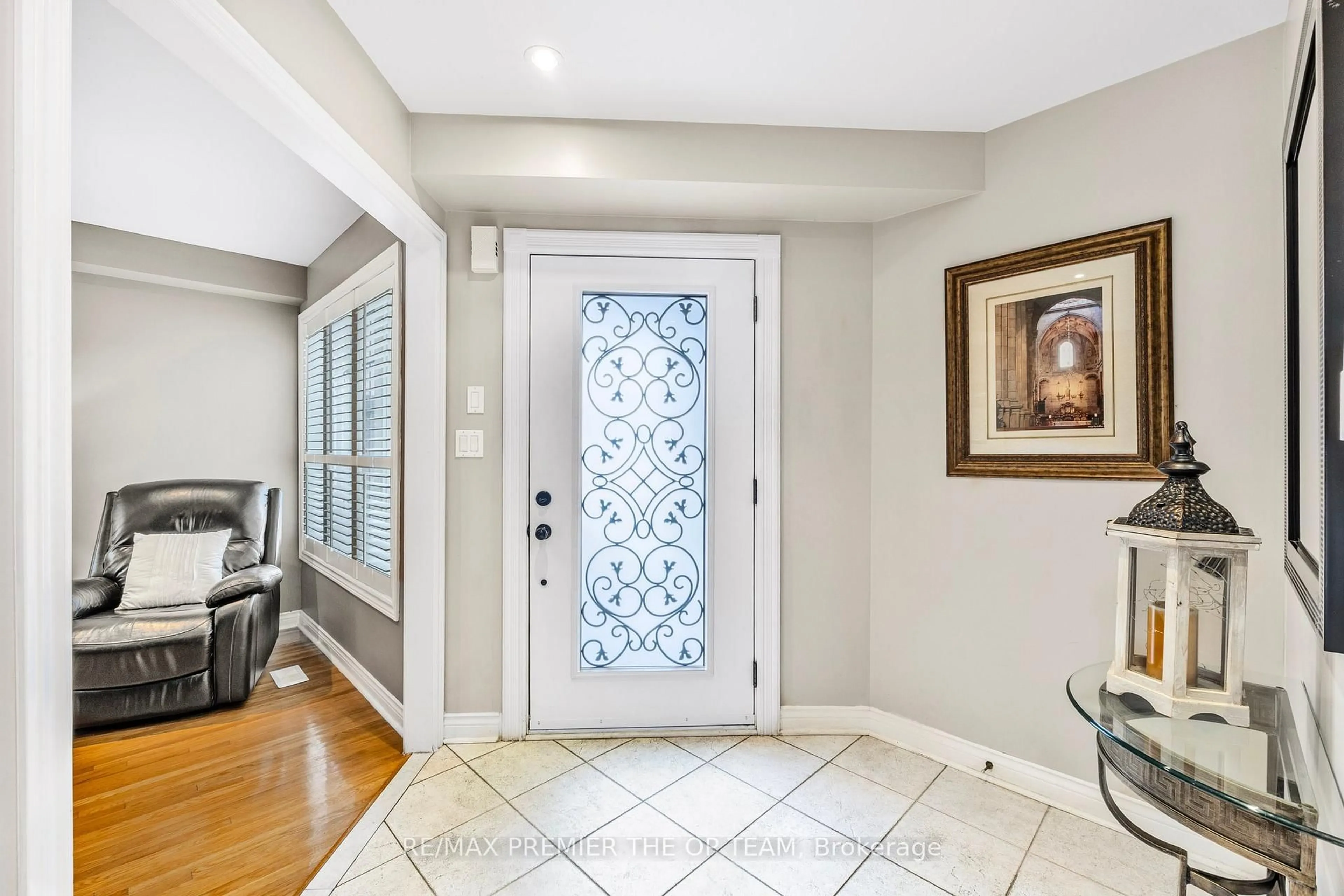 Indoor entryway for 223 Landsbridge St, Caledon Ontario L7E 2J6