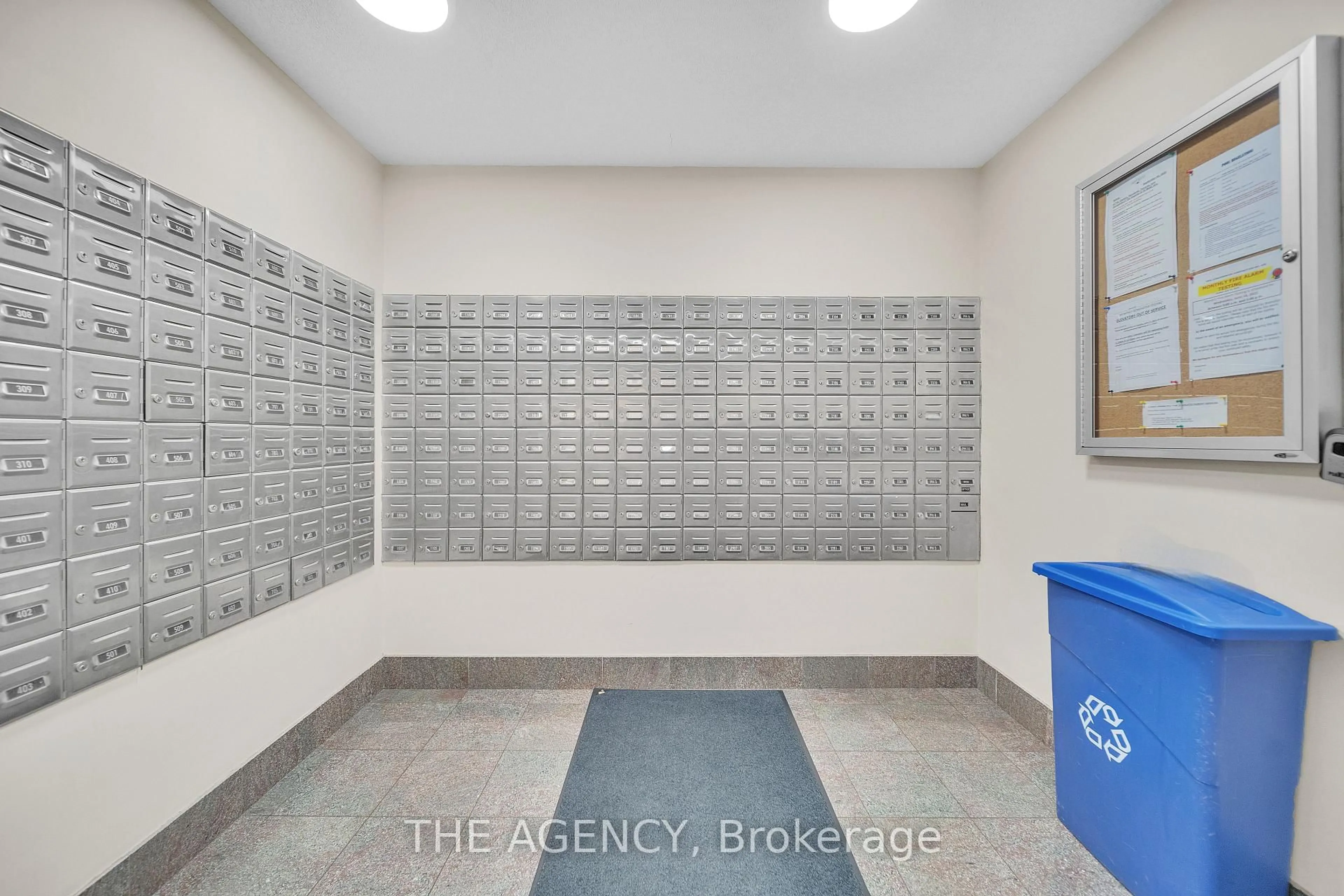 Indoor foyer for 30 Malta Ave #505, Brampton Ontario L6Y 4S5