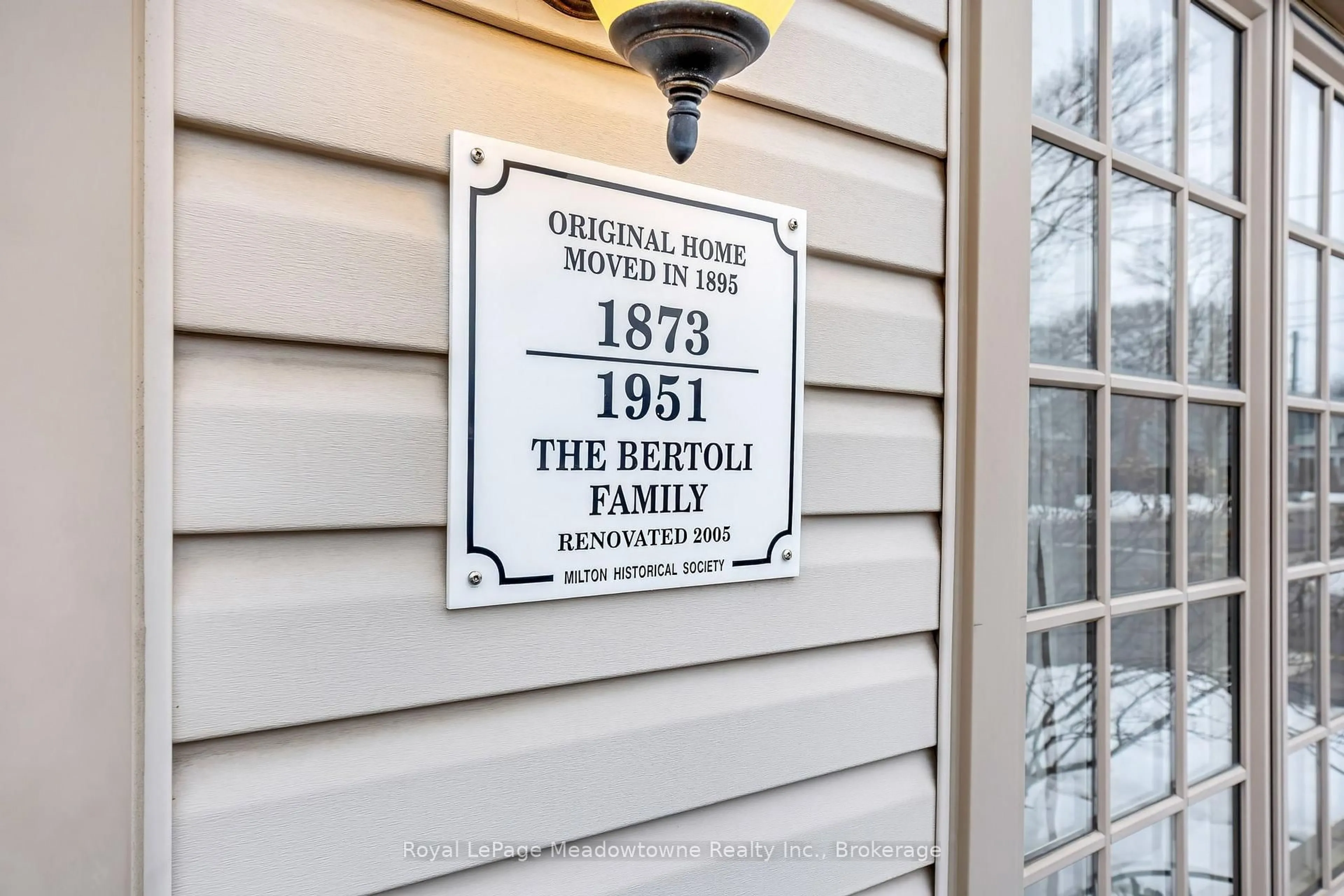 Home with vinyl exterior material, street for 49 Mill St, Milton Ontario L9T 1R7