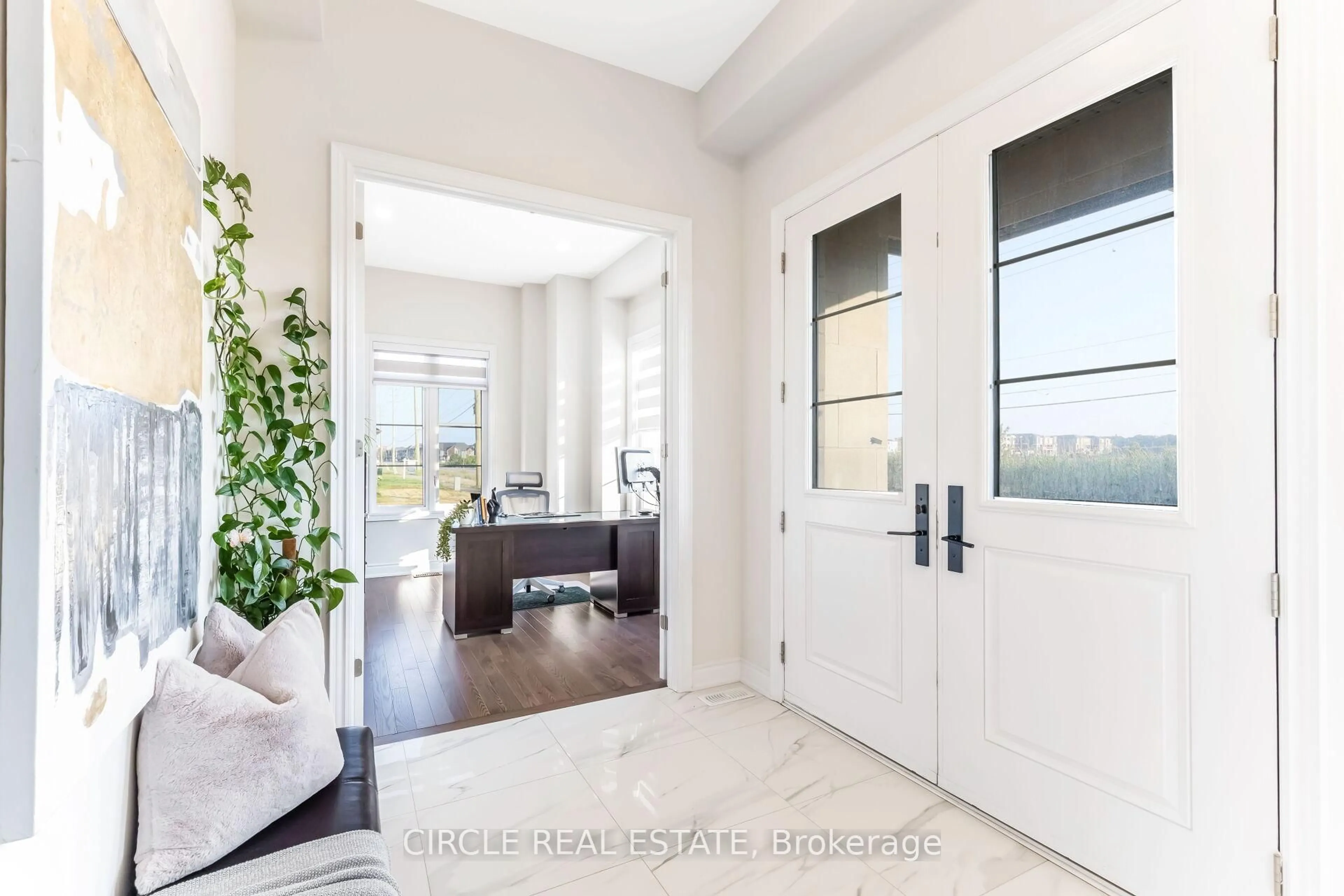 Indoor entryway for 3419 Sixth Line, Oakville Ontario L6H 0Y7