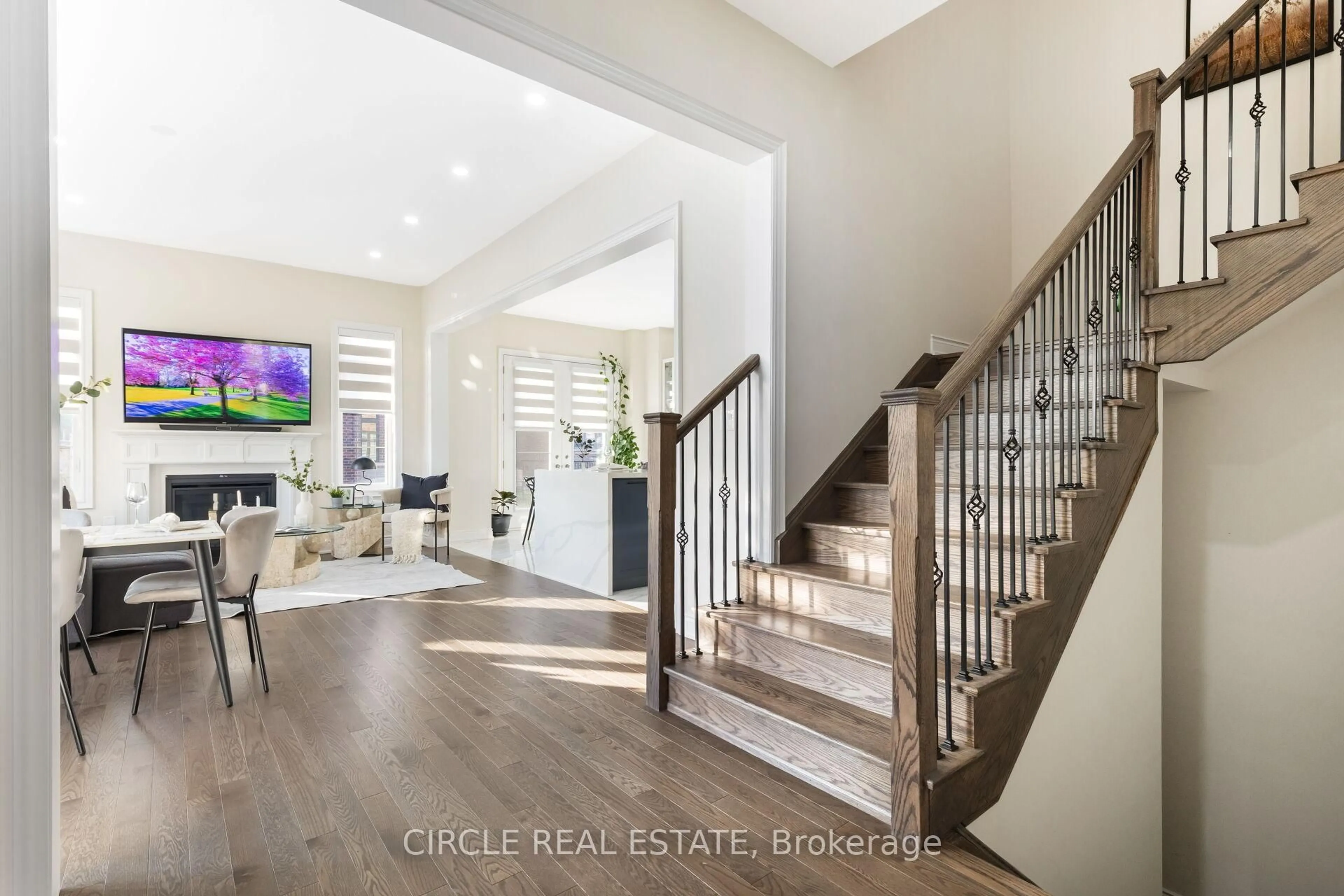 Indoor entryway for 3419 Sixth Line, Oakville Ontario L6H 0Y7