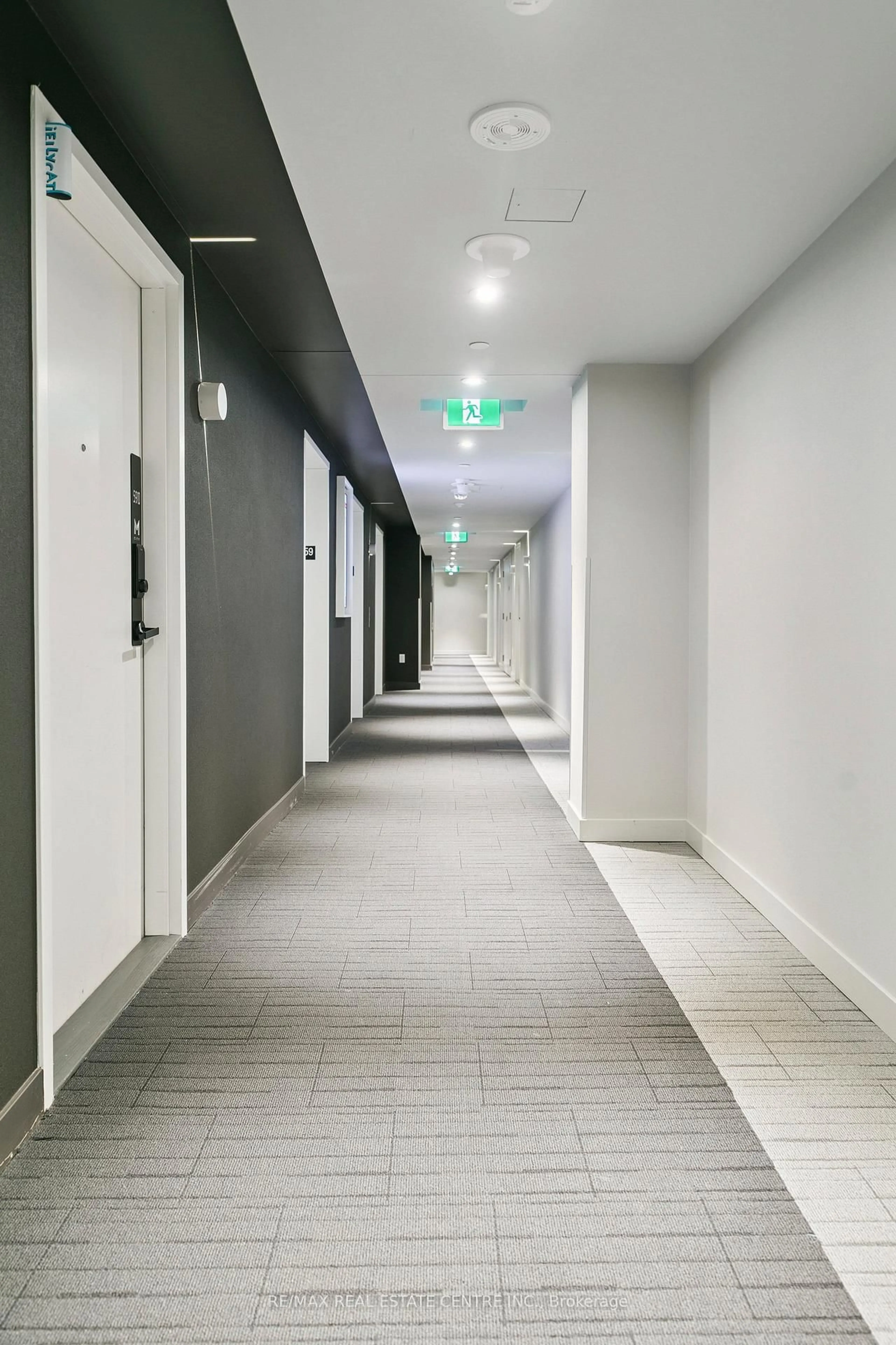 Indoor foyer for 3883 Quartz Rd #5907, Mississauga Ontario L5B 0M4