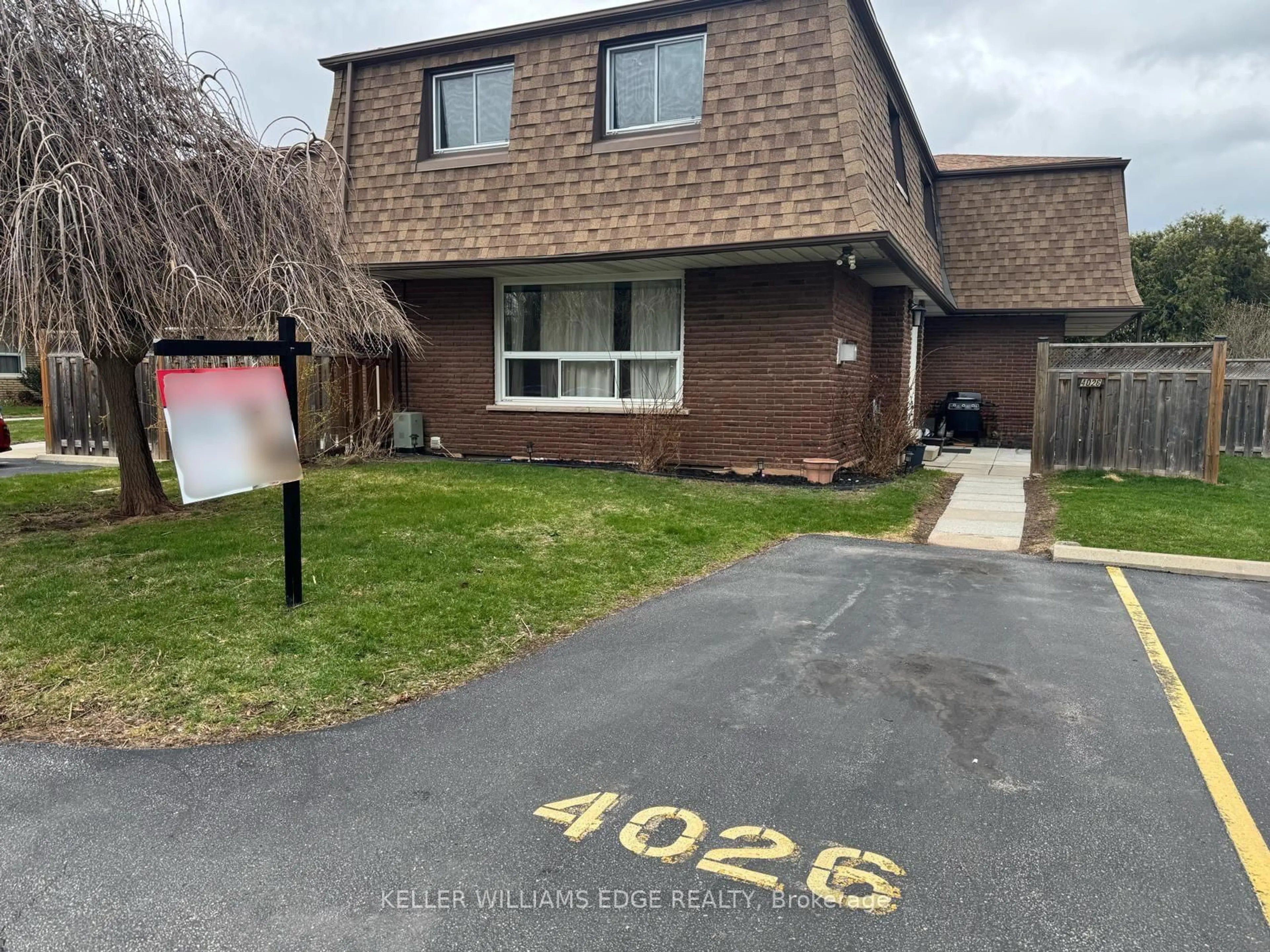A pic from outside/outdoor area/front of a property/back of a property/a pic from drone, street for 4026 Longmoor Dr #12, Burlington Ontario L7L 1X2