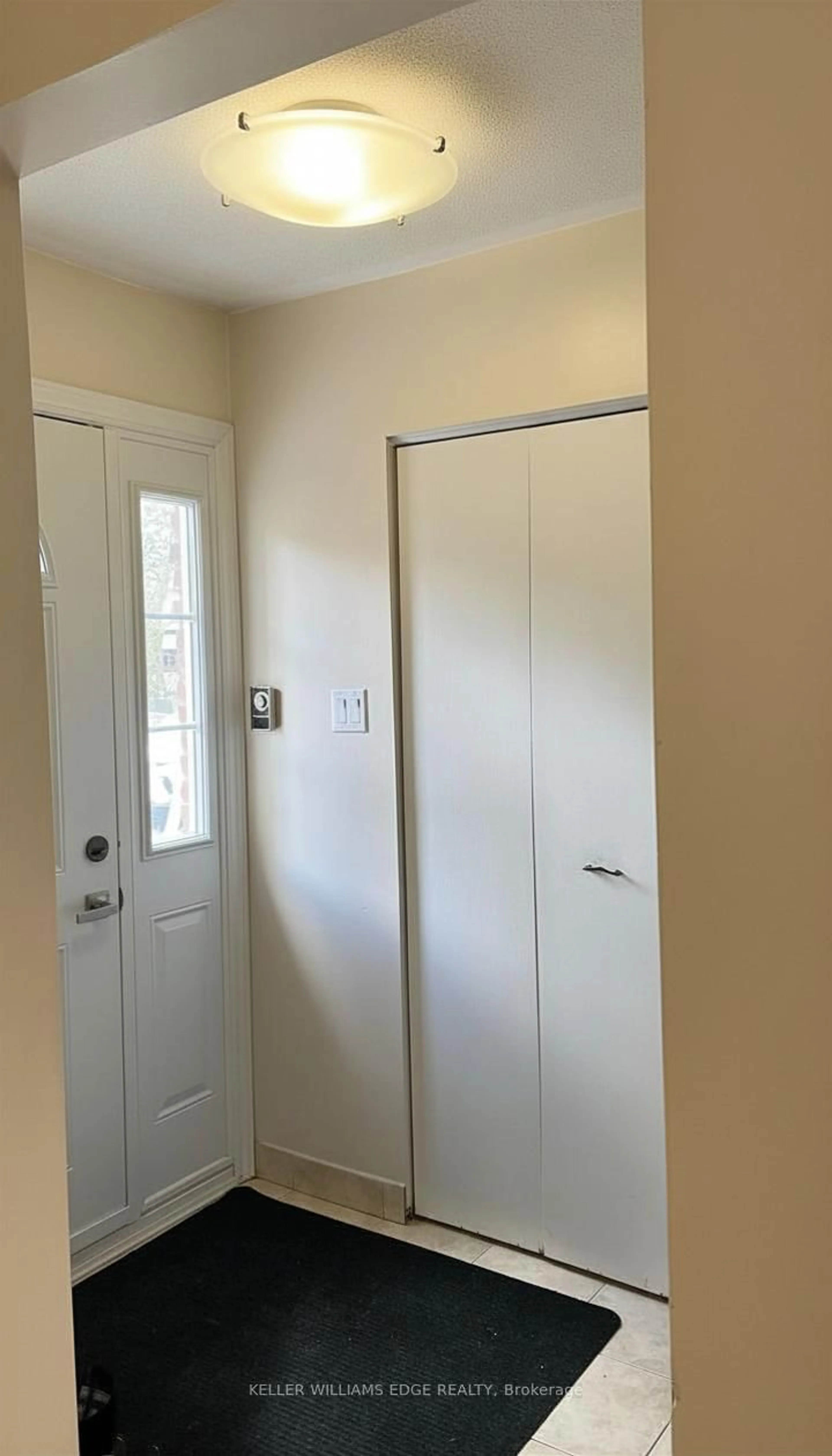 Indoor entryway for 4026 Longmoor Dr #12, Burlington Ontario L7L 1X2