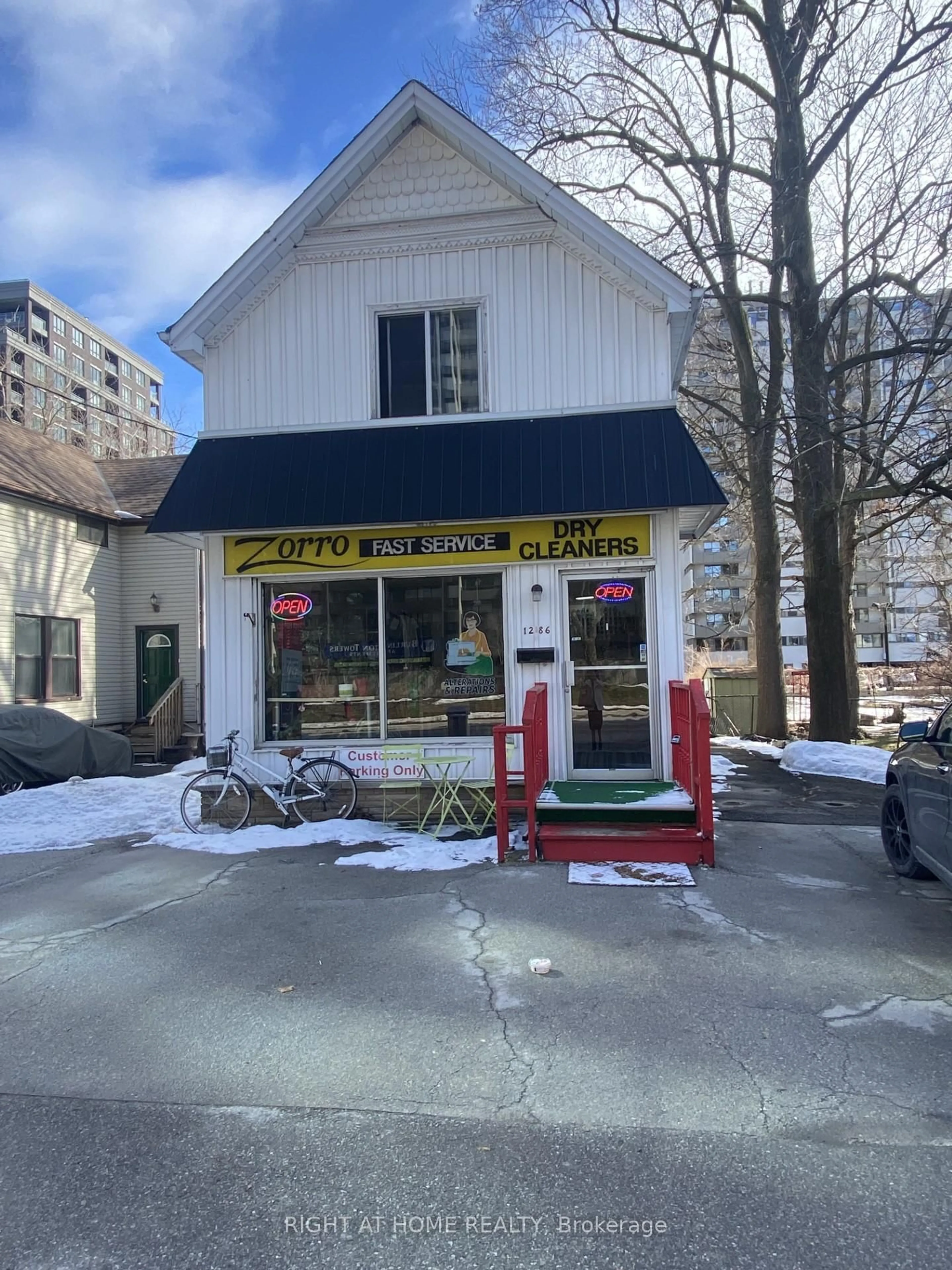 Unknown for 1286 Ontario St, Burlington Ontario L7S 1E8