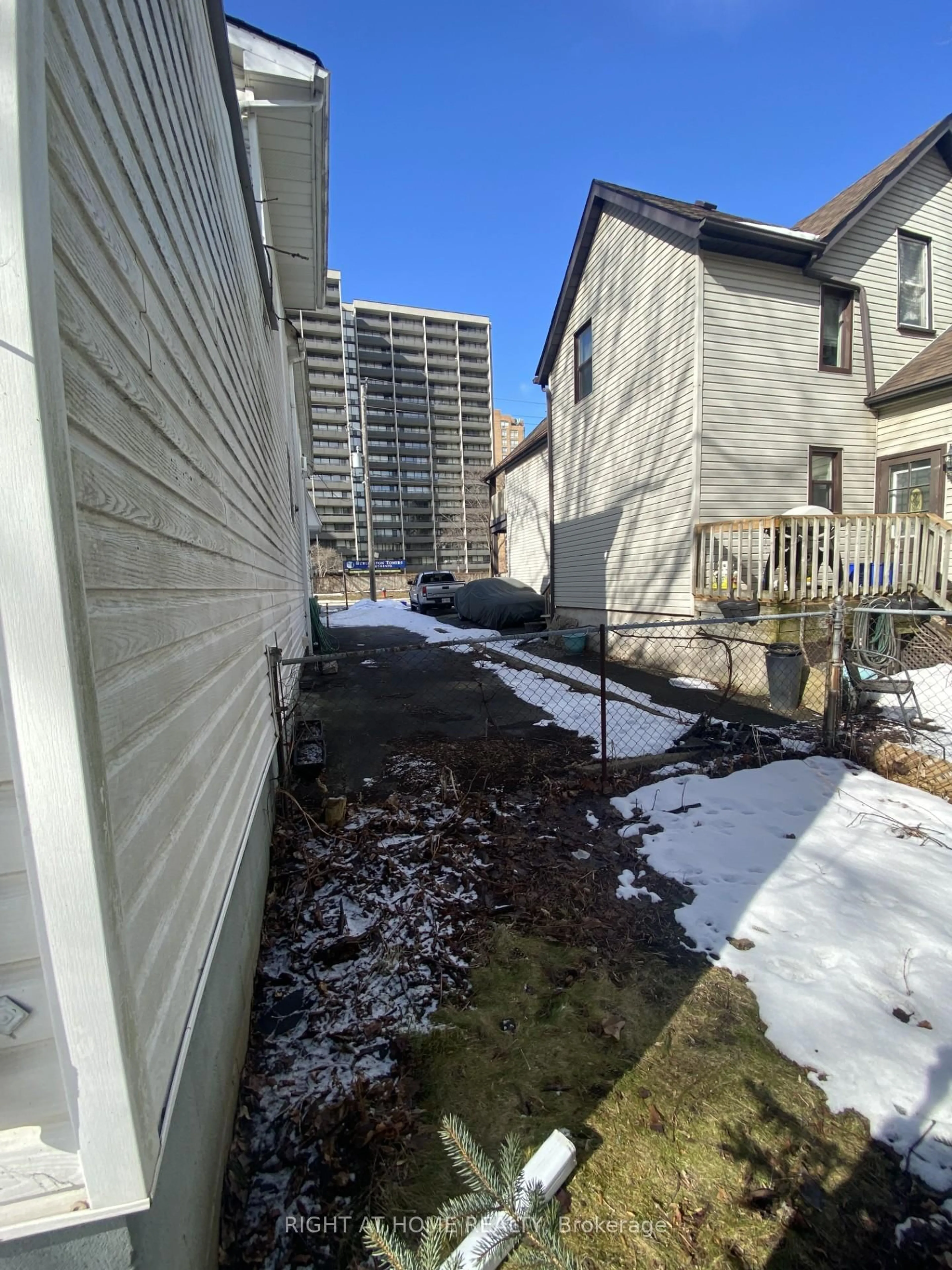 Unknown for 1286 Ontario St, Burlington Ontario L7S 1E8