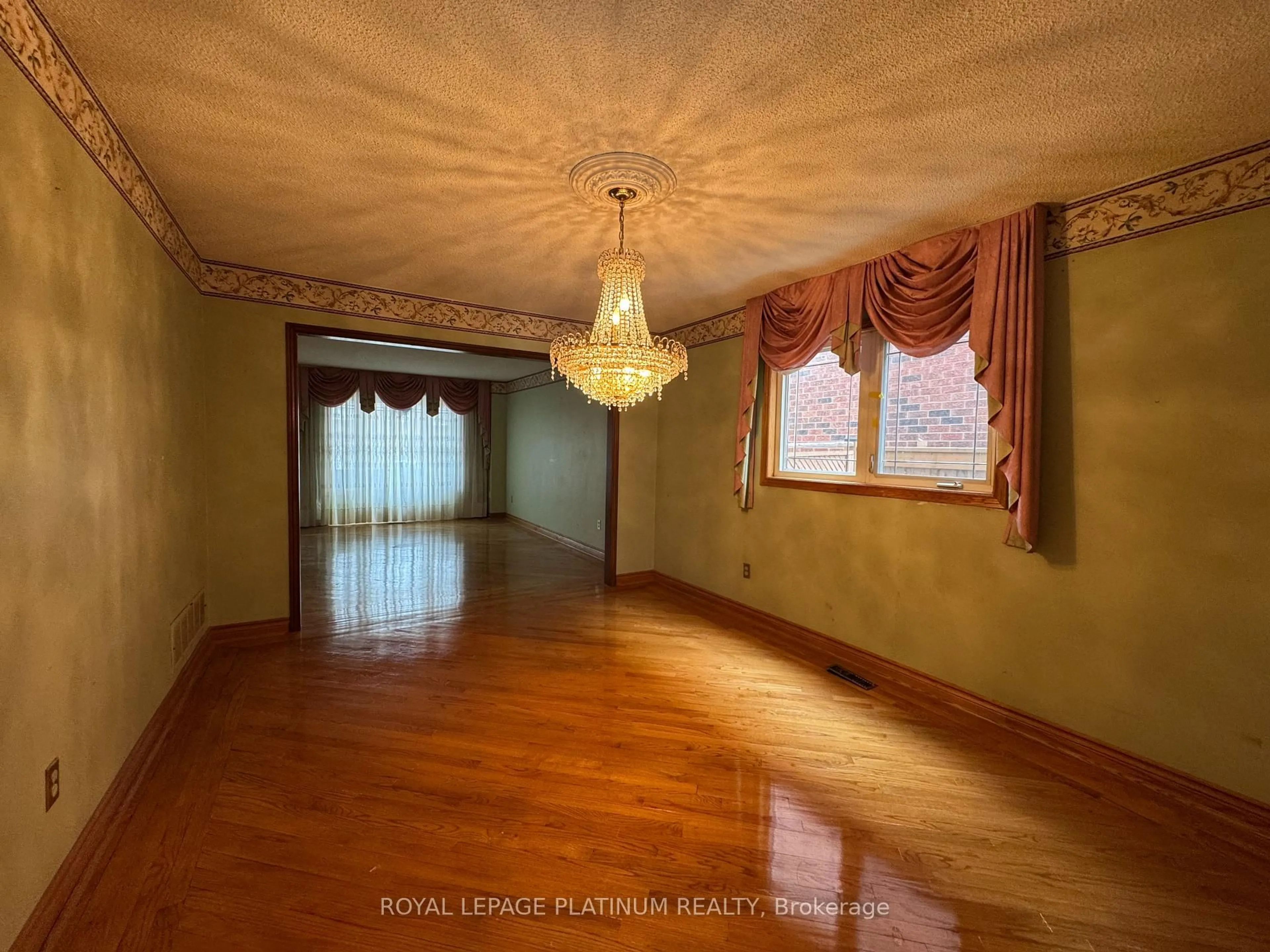Dining room, unknown for 60 Brookfield Crt, Brampton Ontario L6Y 4K4
