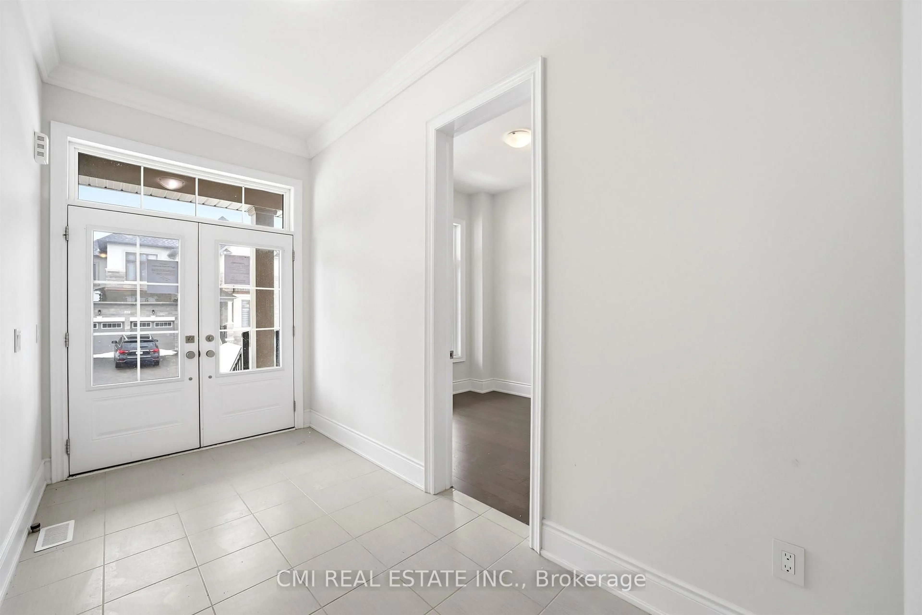 Indoor entryway for 125 Raspberry Ridge Ave, Caledon Ontario L7C 4M9