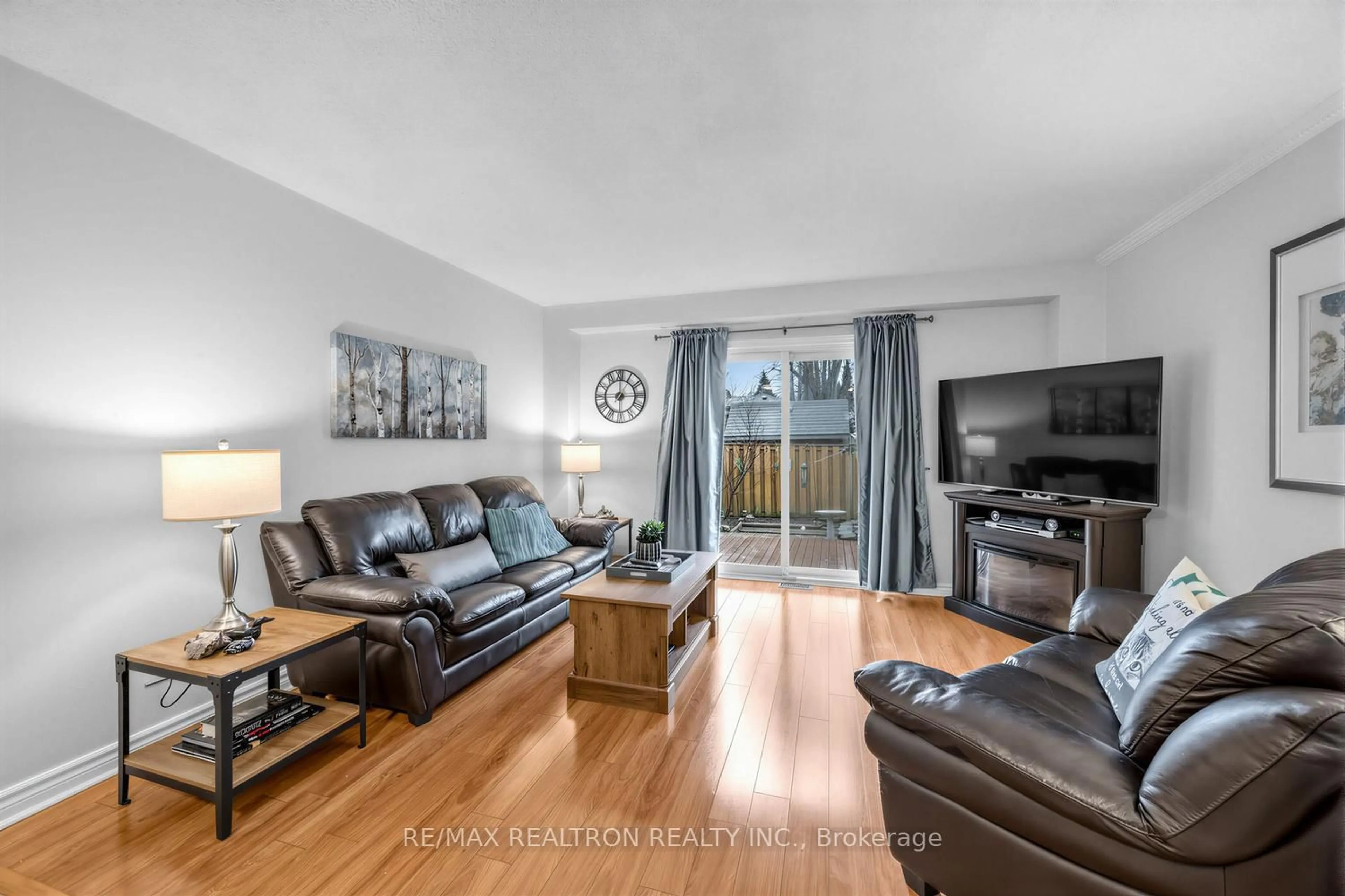 Living room with furniture, wood/laminate floor for 6699 Falconer Dr #1, Mississauga Ontario L5N 2E3