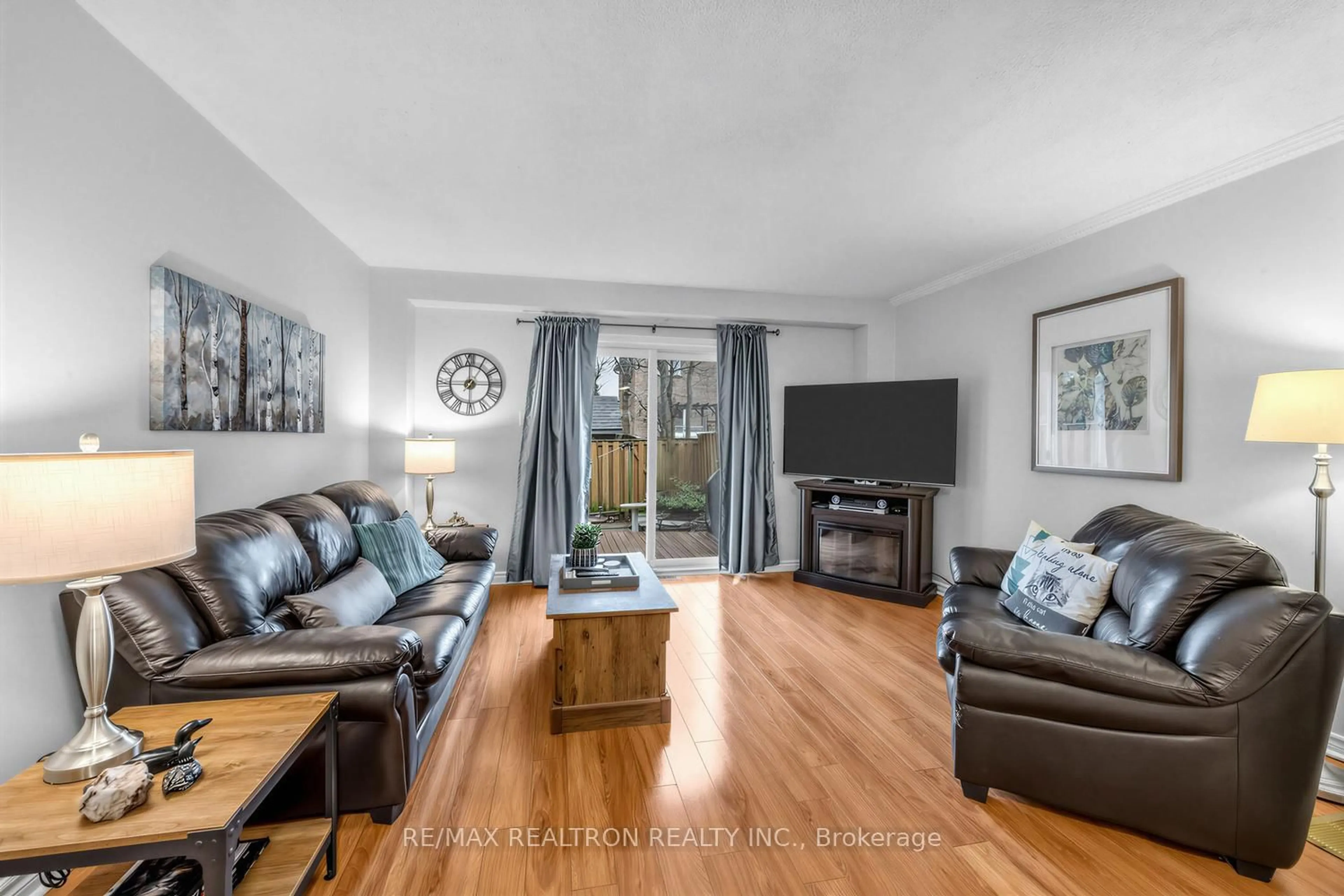 Living room with furniture, wood/laminate floor for 6699 Falconer Dr #1, Mississauga Ontario L5N 2E3
