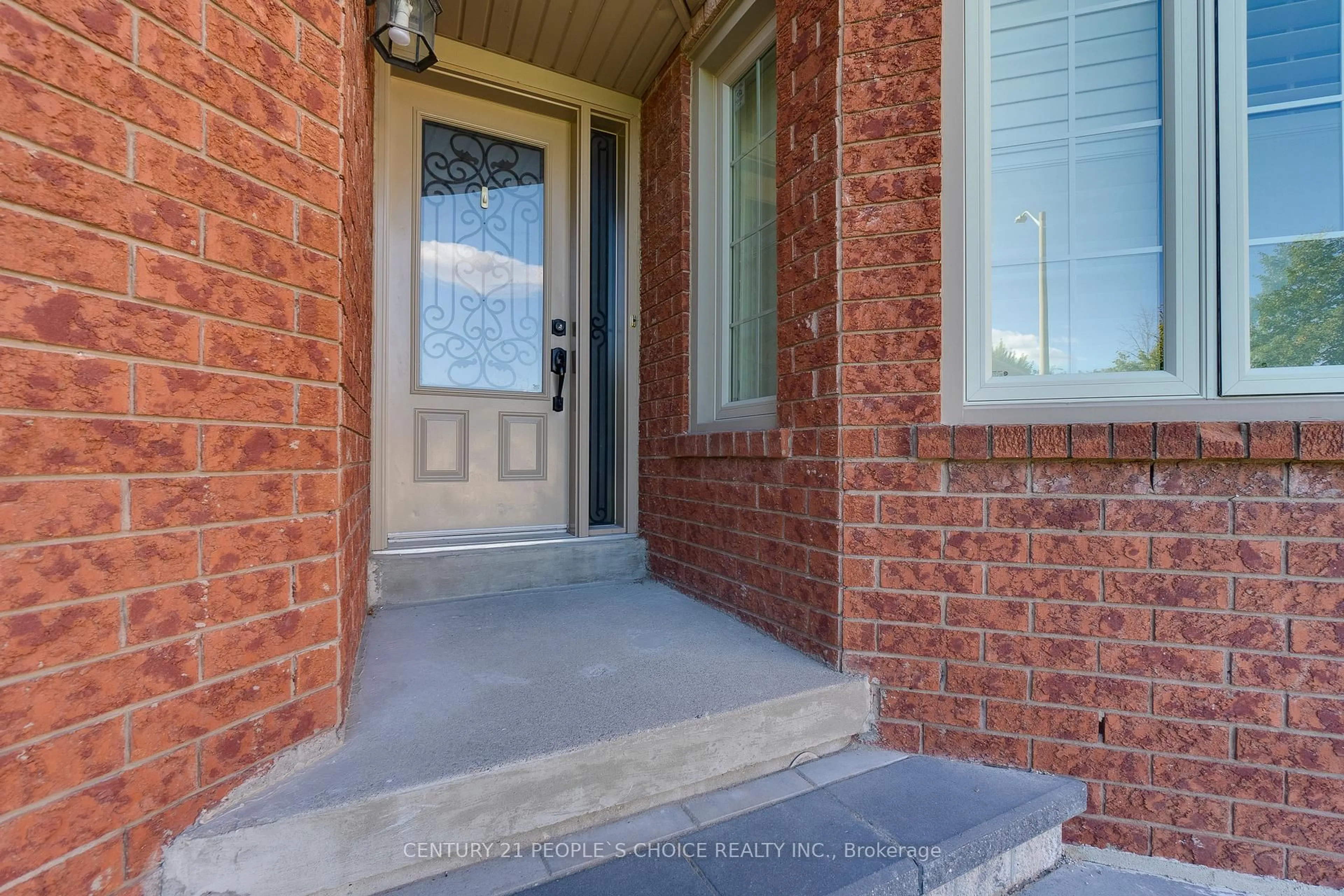 Indoor entryway for 3841 Periwinkle Cres, Mississauga Ontario L5N 6W8