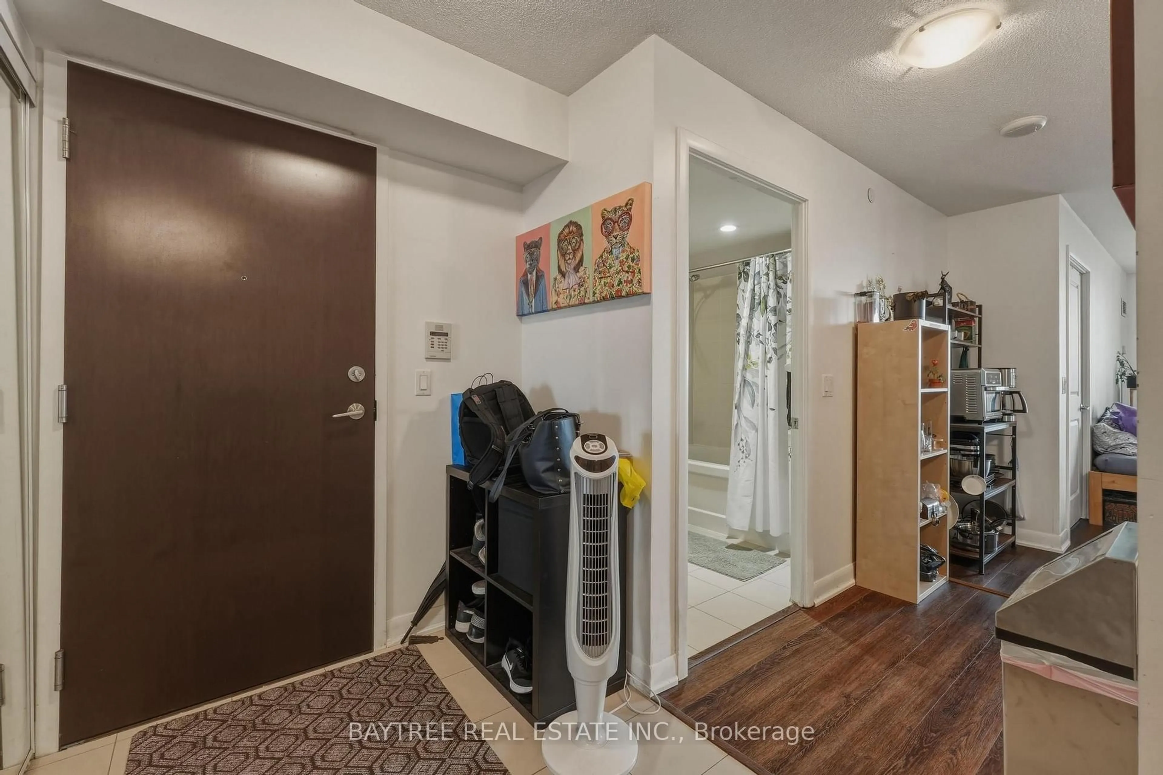 Indoor entryway for 215 Sherway Gardens Rd #1111, Toronto Ontario M9C 0A4