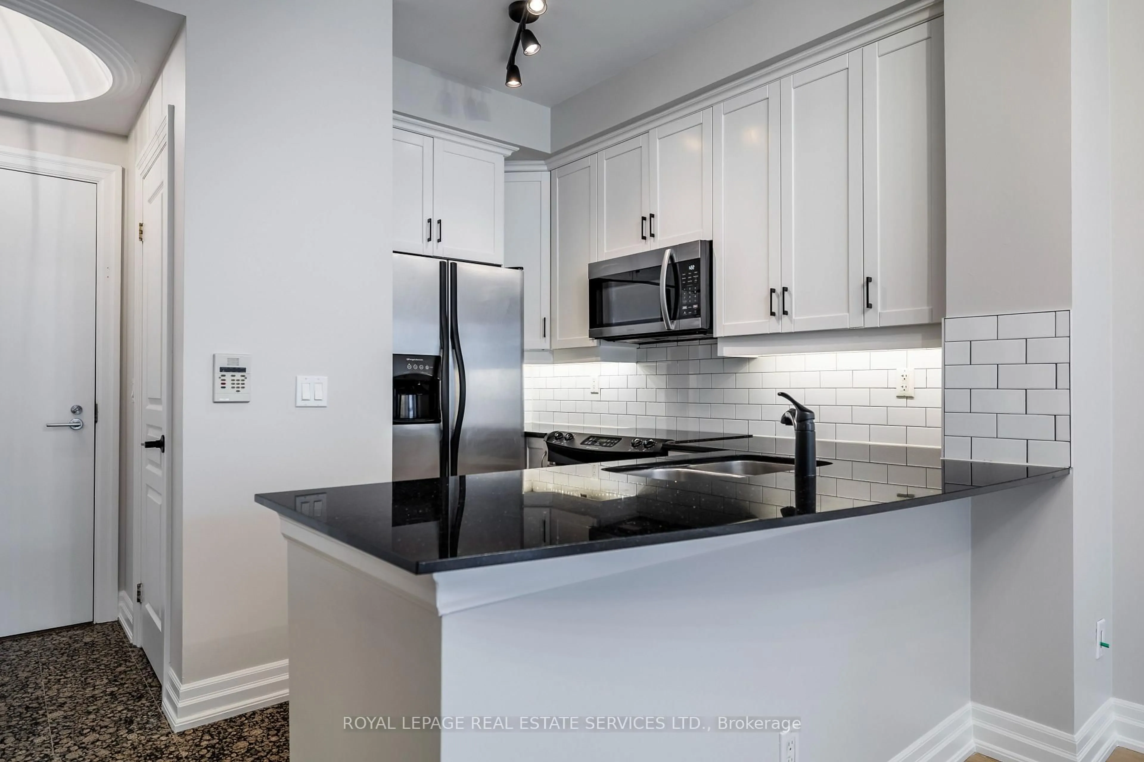 Standard kitchen, ceramic/tile floor for 2083 Lake Shore Blvd #109, Toronto Ontario M8V 4G2