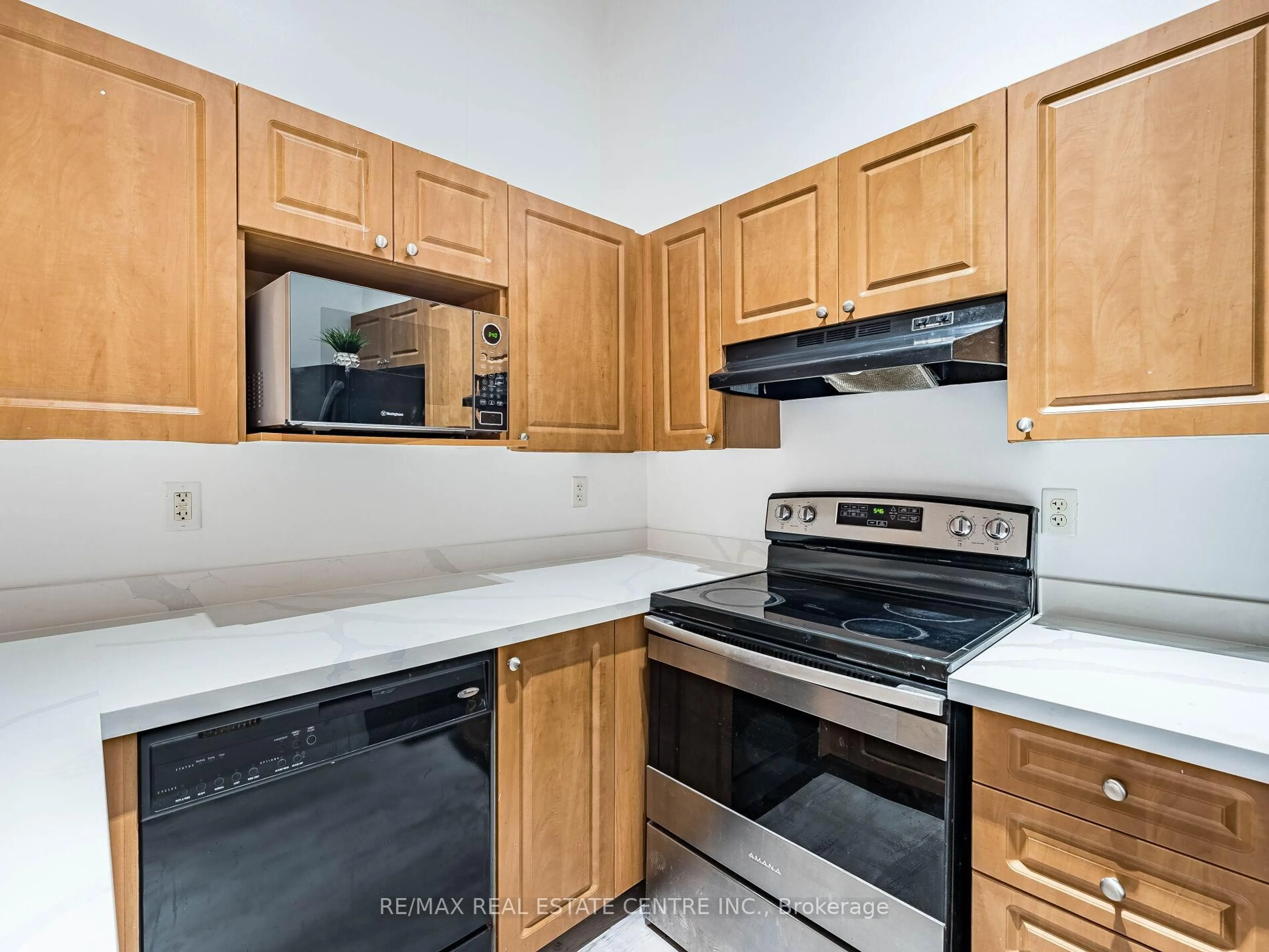 Standard kitchen, unknown for 1483 Maple Ave #408, Milton Ontario L9T 0B6