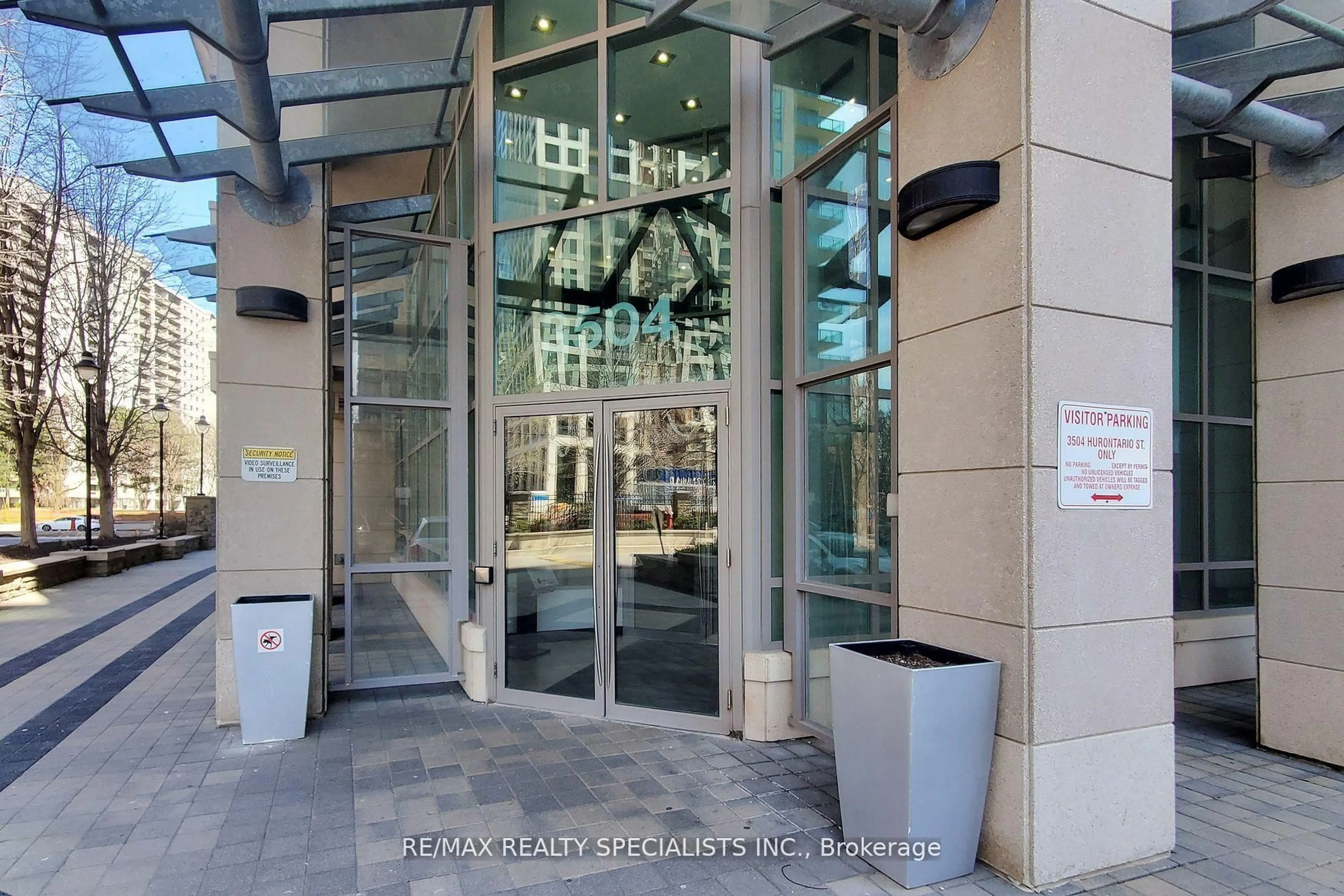 Indoor foyer for 3504 Hurontario St #307, Mississauga Ontario L5B 0B9