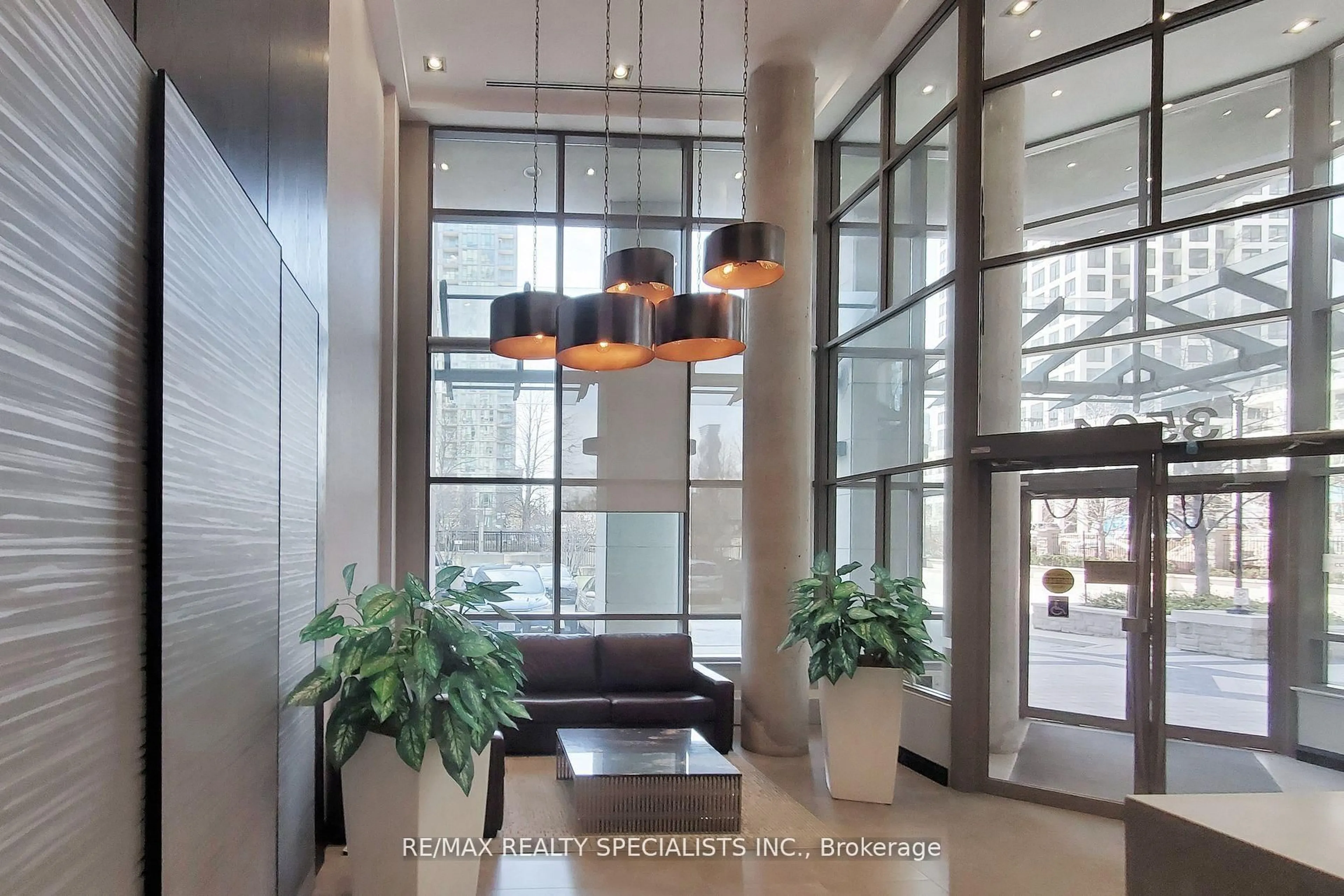Indoor foyer for 3504 Hurontario St #307, Mississauga Ontario L5B 0B9