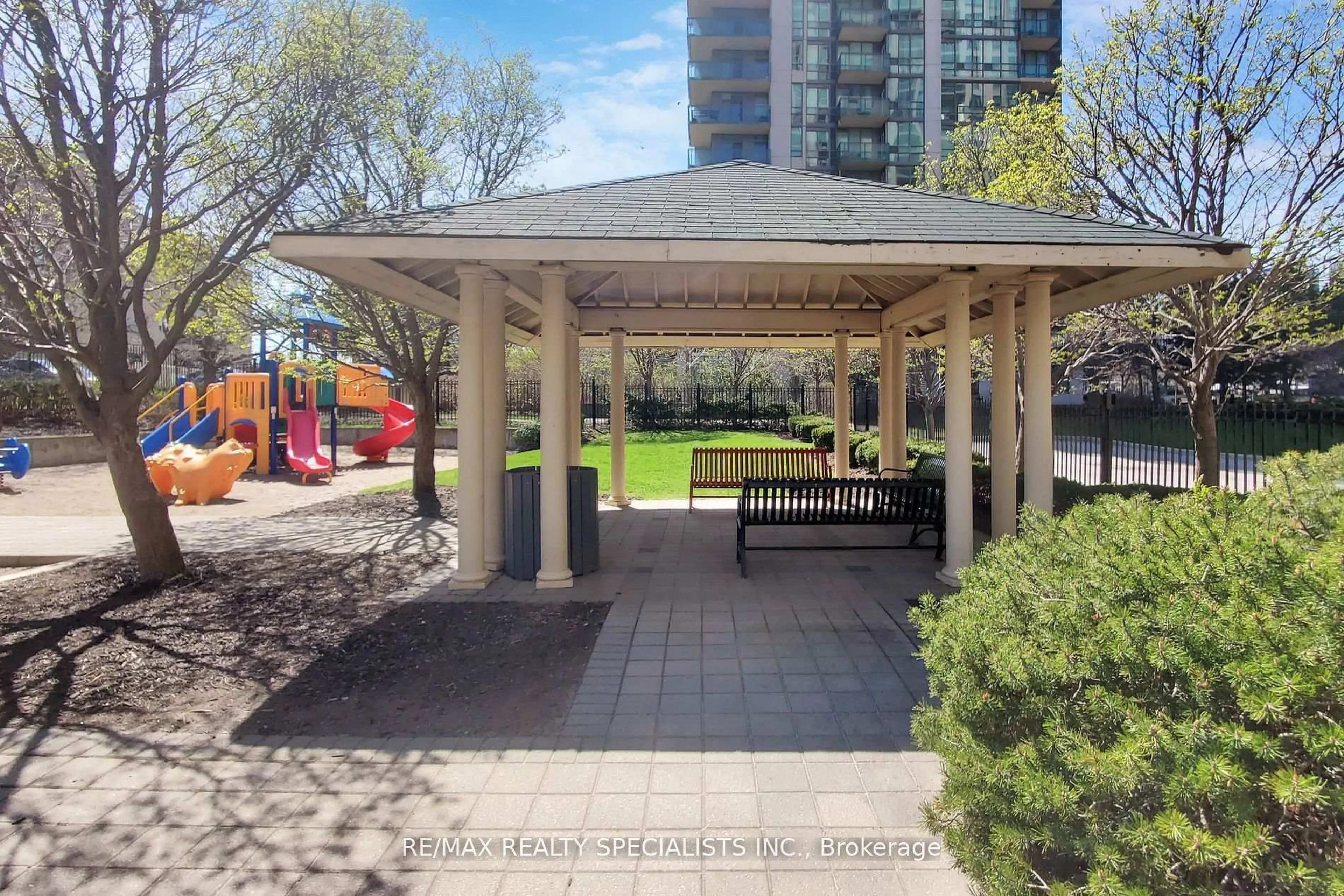 Patio, street for 3504 Hurontario St #307, Mississauga Ontario L5B 0B9