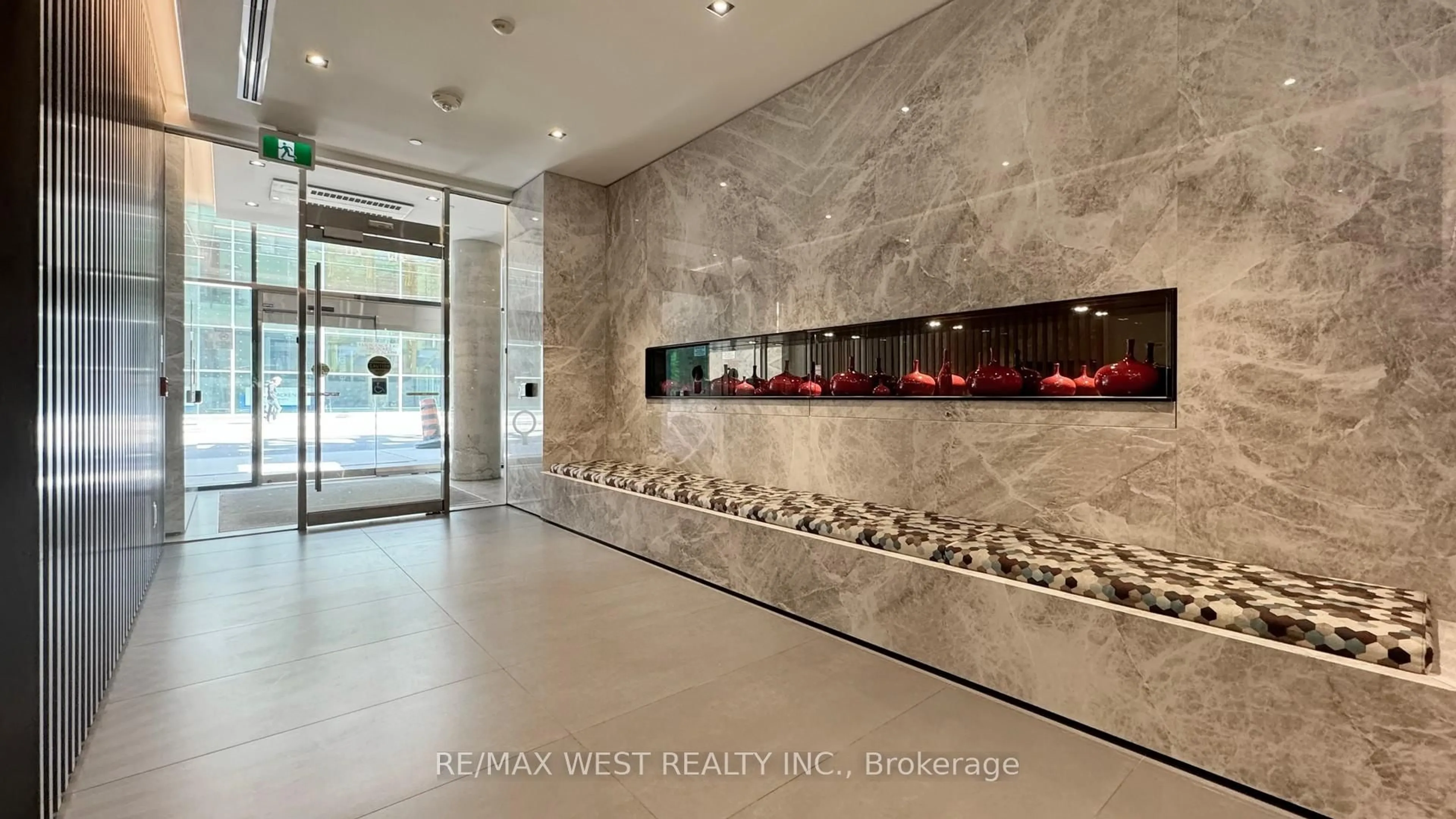 Lobby for 215 Queen St #2108, Brampton Ontario L6W 0A9