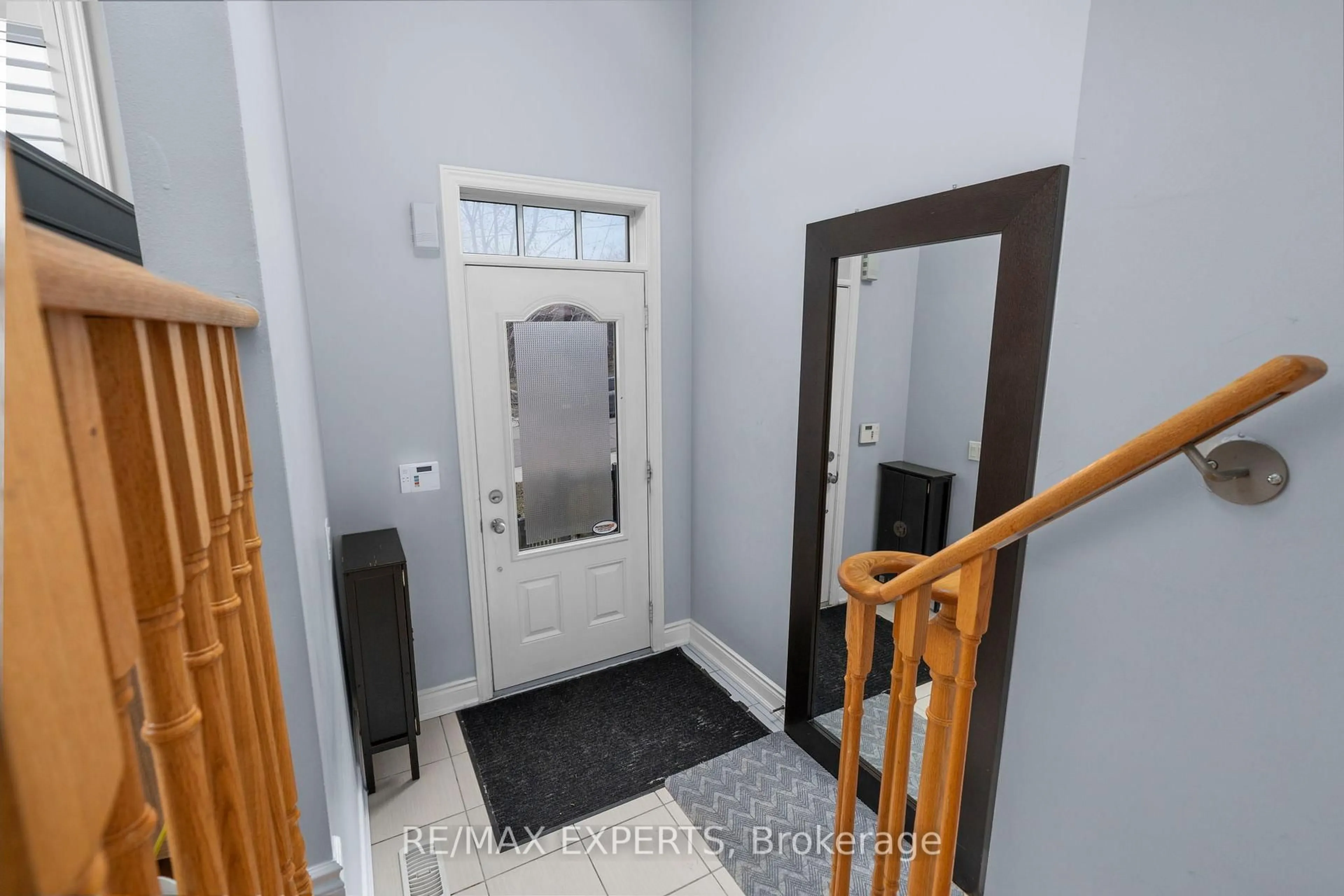 Indoor entryway for 21 Ypres Rd, Toronto Ontario M6M 1N9