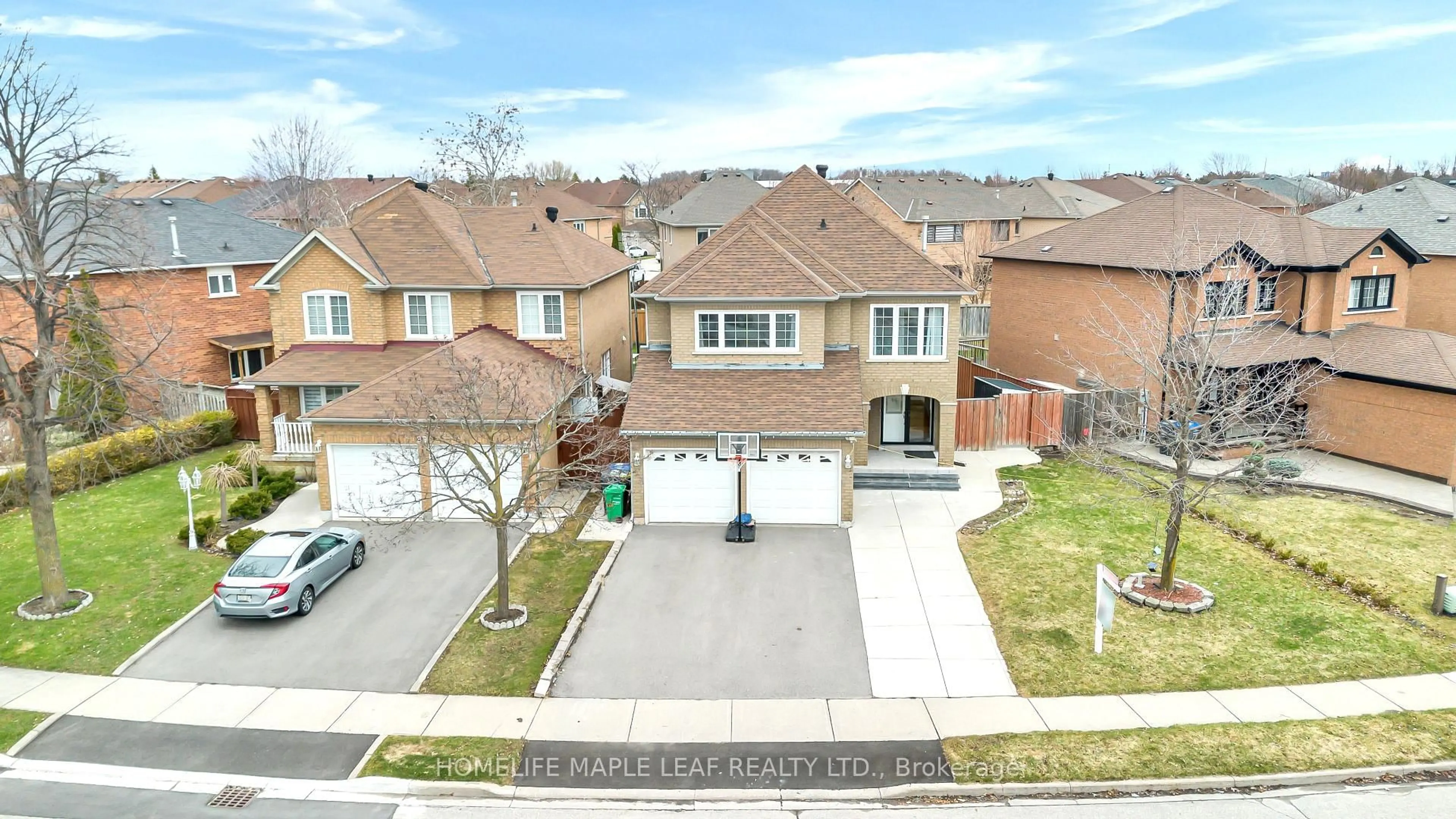A pic from outside/outdoor area/front of a property/back of a property/a pic from drone, street for 87 Softneedle Ave, Brampton Ontario L6R 1L2