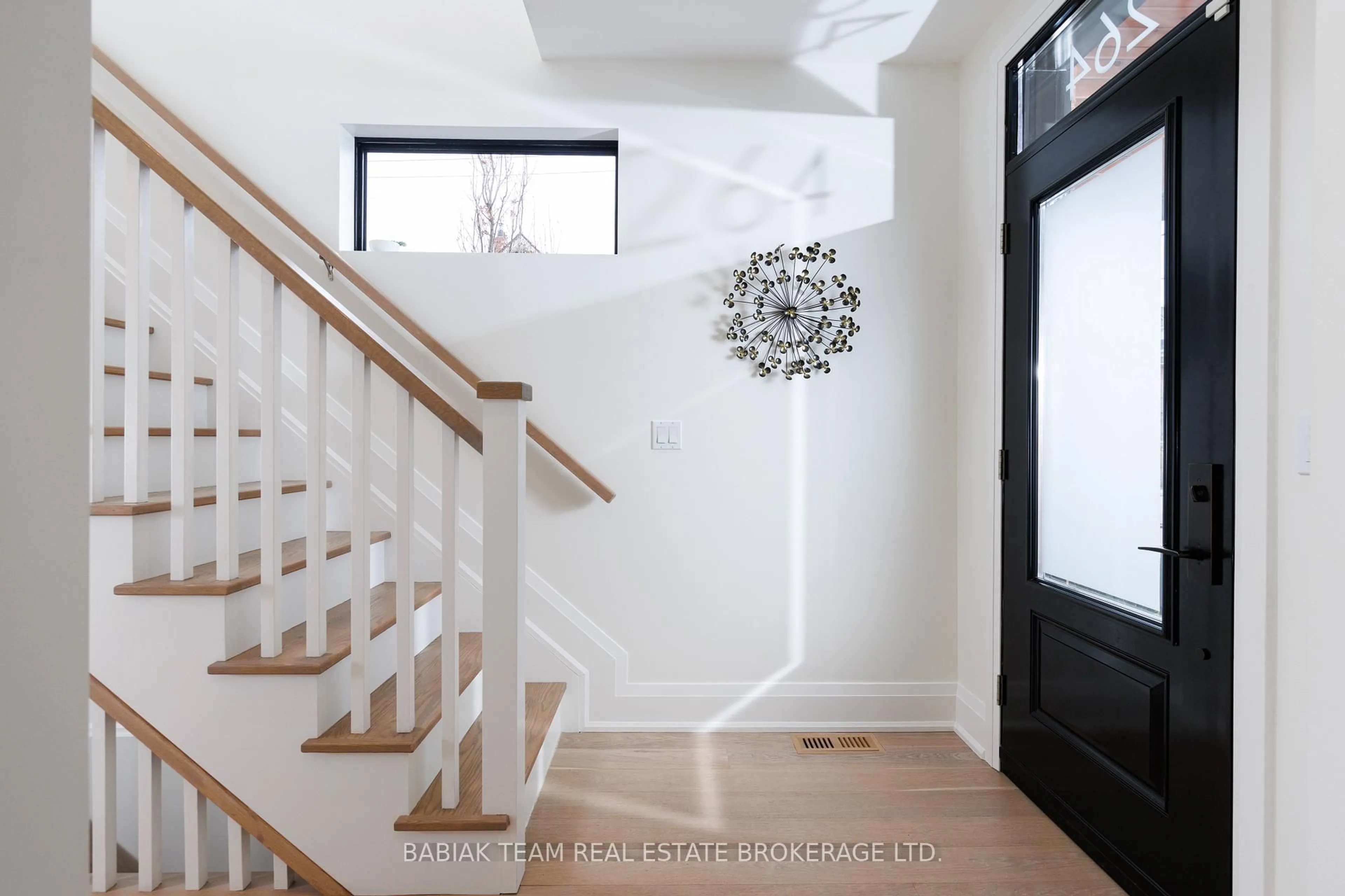 Indoor entryway for 264 Pacfic Ave, Toronto Ontario M6P 2P5