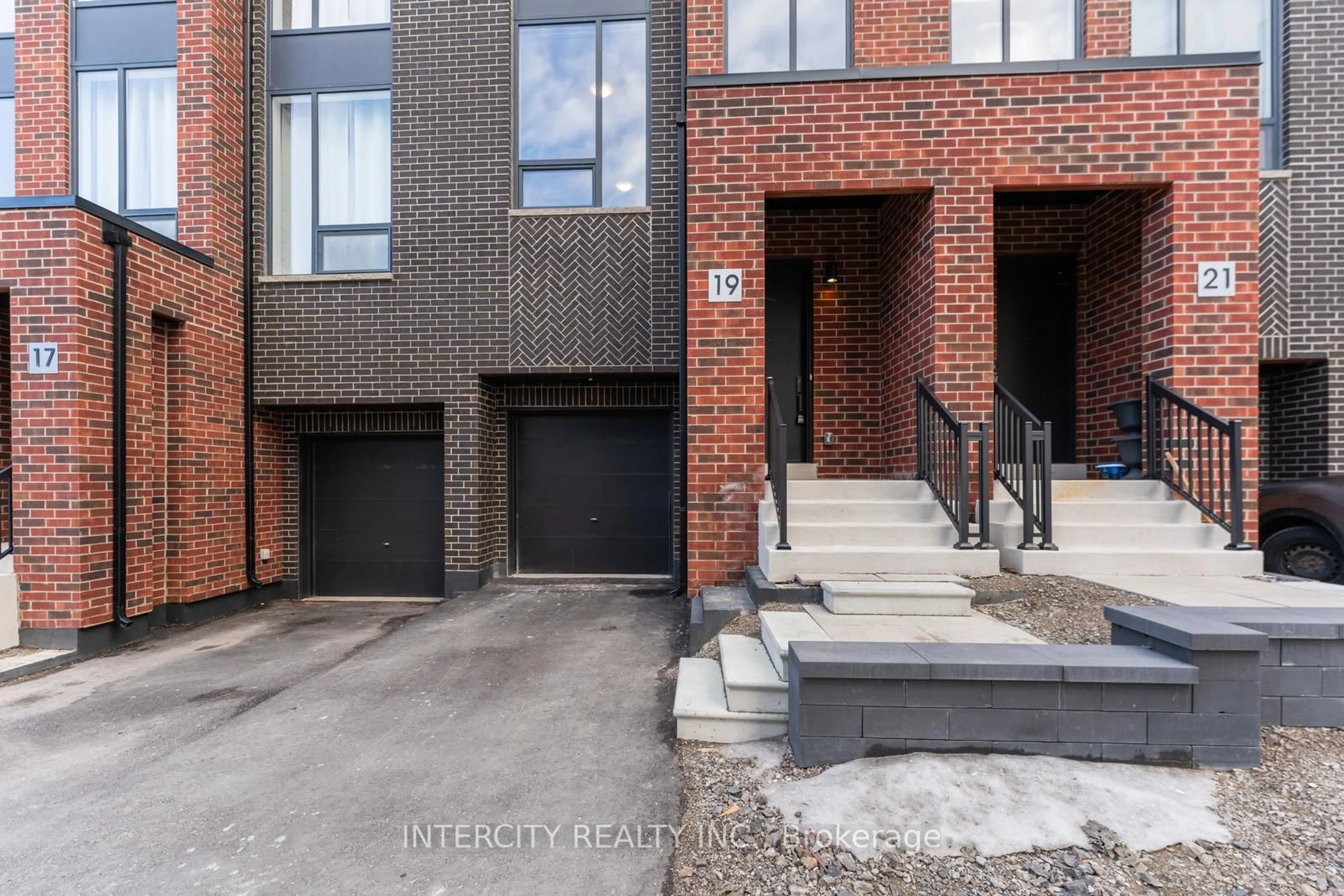 Home with brick exterior material, street for 19 Desiree Pl, Caledon Ontario L7E 4L2