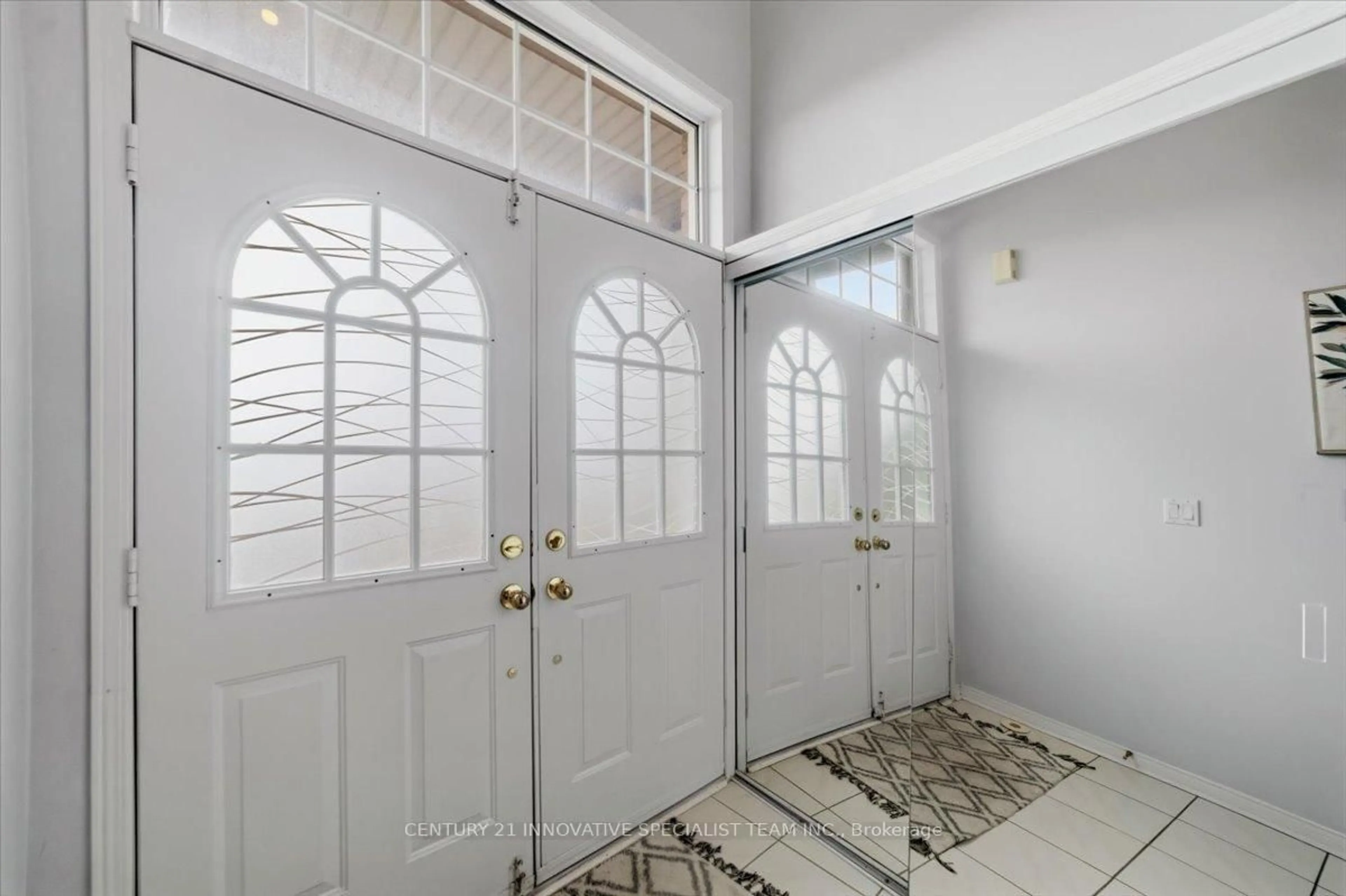 Indoor entryway for 6613 Jazzy Mews, Mississauga Ontario L5W 1S2