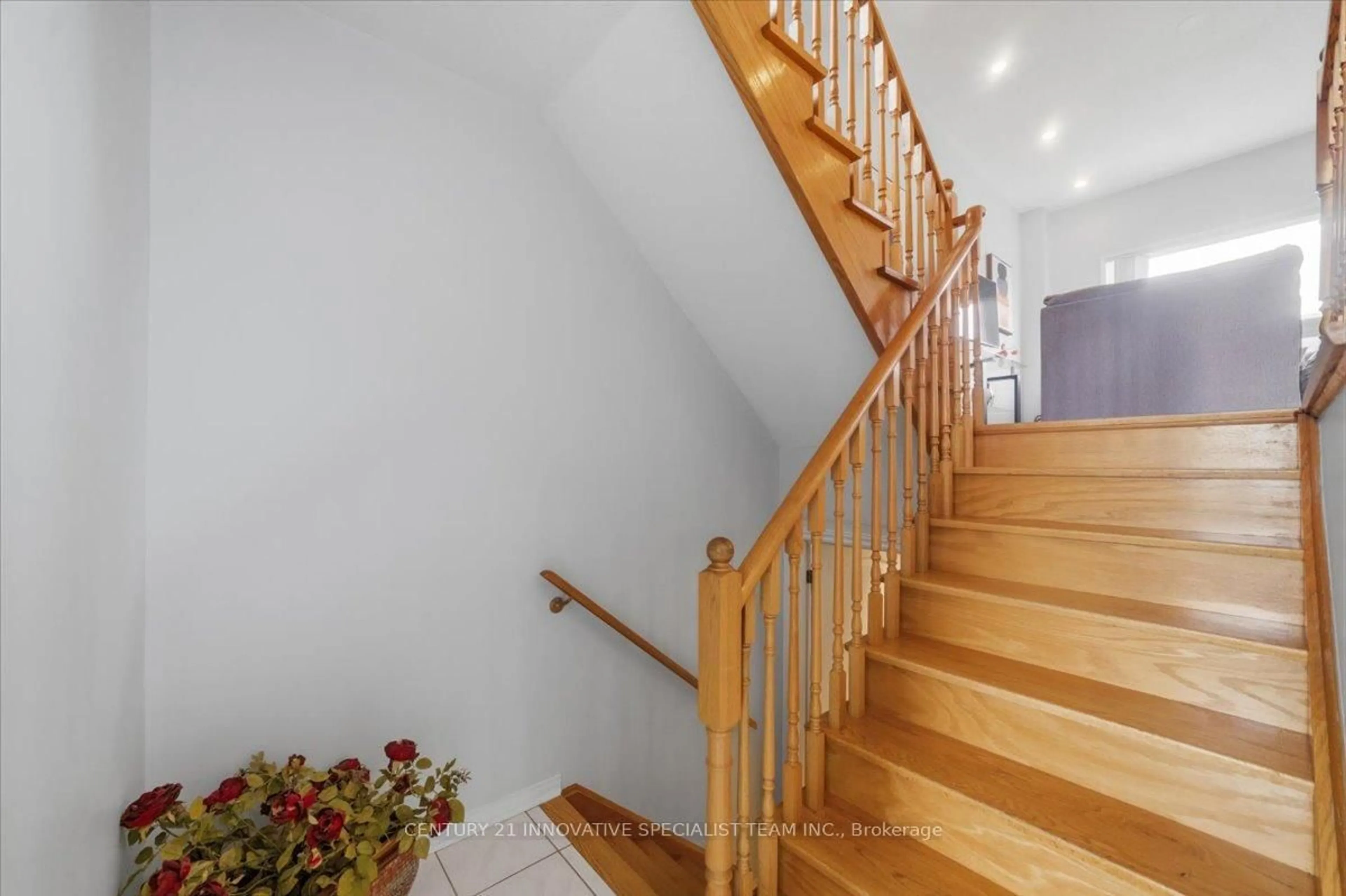 Stairs for 6613 Jazzy Mews, Mississauga Ontario L5W 1S2