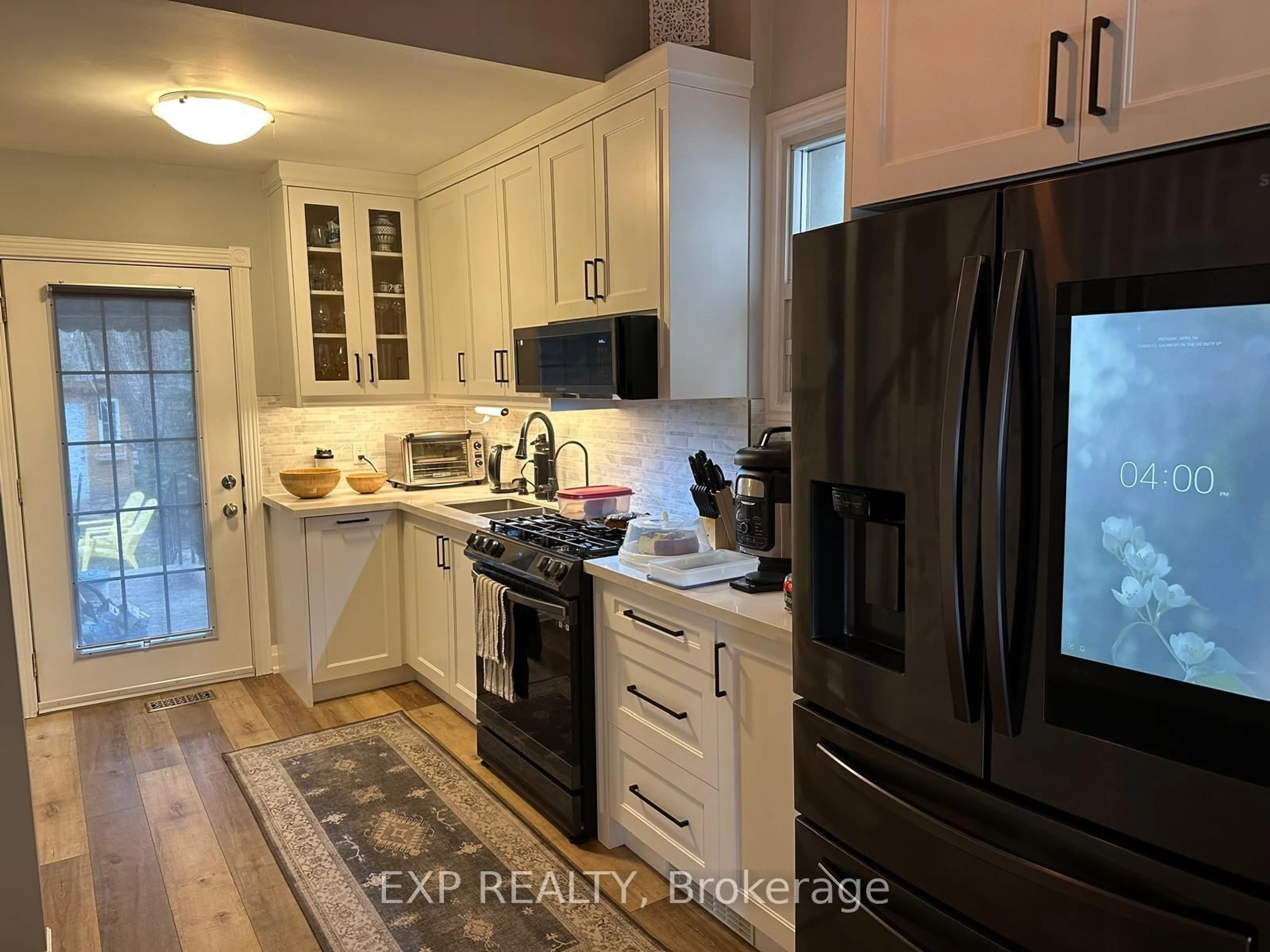 Open concept kitchen, unknown for 172 Eileen Ave, Toronto Ontario M6N 1W1