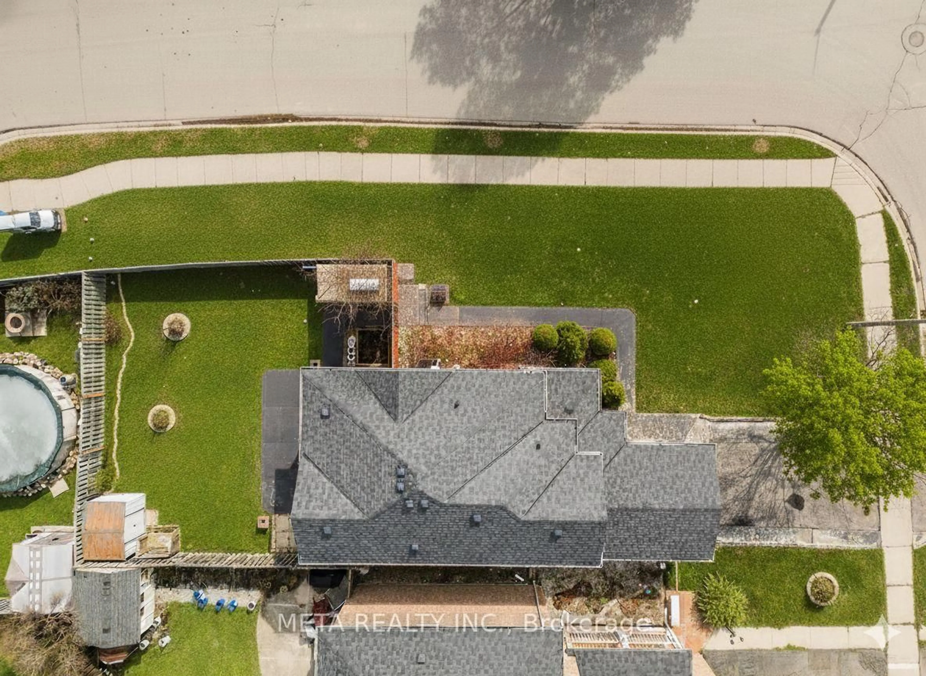 A pic from outside/outdoor area/front of a property/back of a property/a pic from drone, unknown for 59 Brunswick St, Brampton Ontario L6X 4Y4