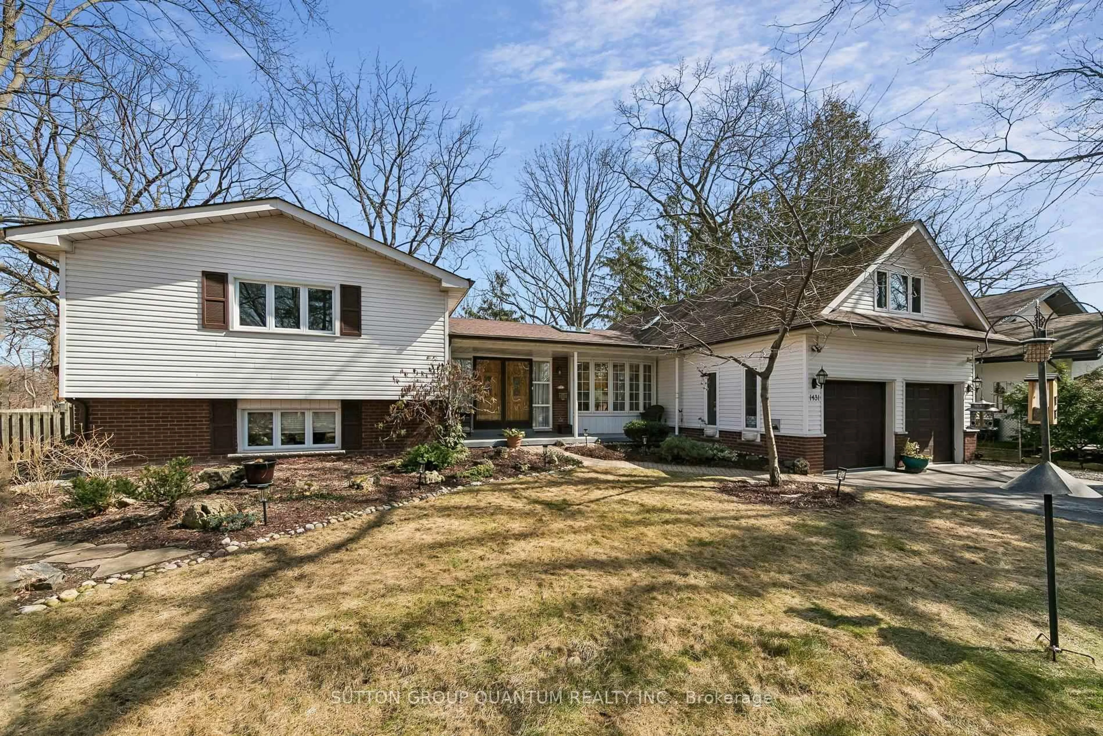 Home with brick exterior material, street for 1431 QUEEN VICTORIA Ave, Mississauga Ontario L5H 3H2