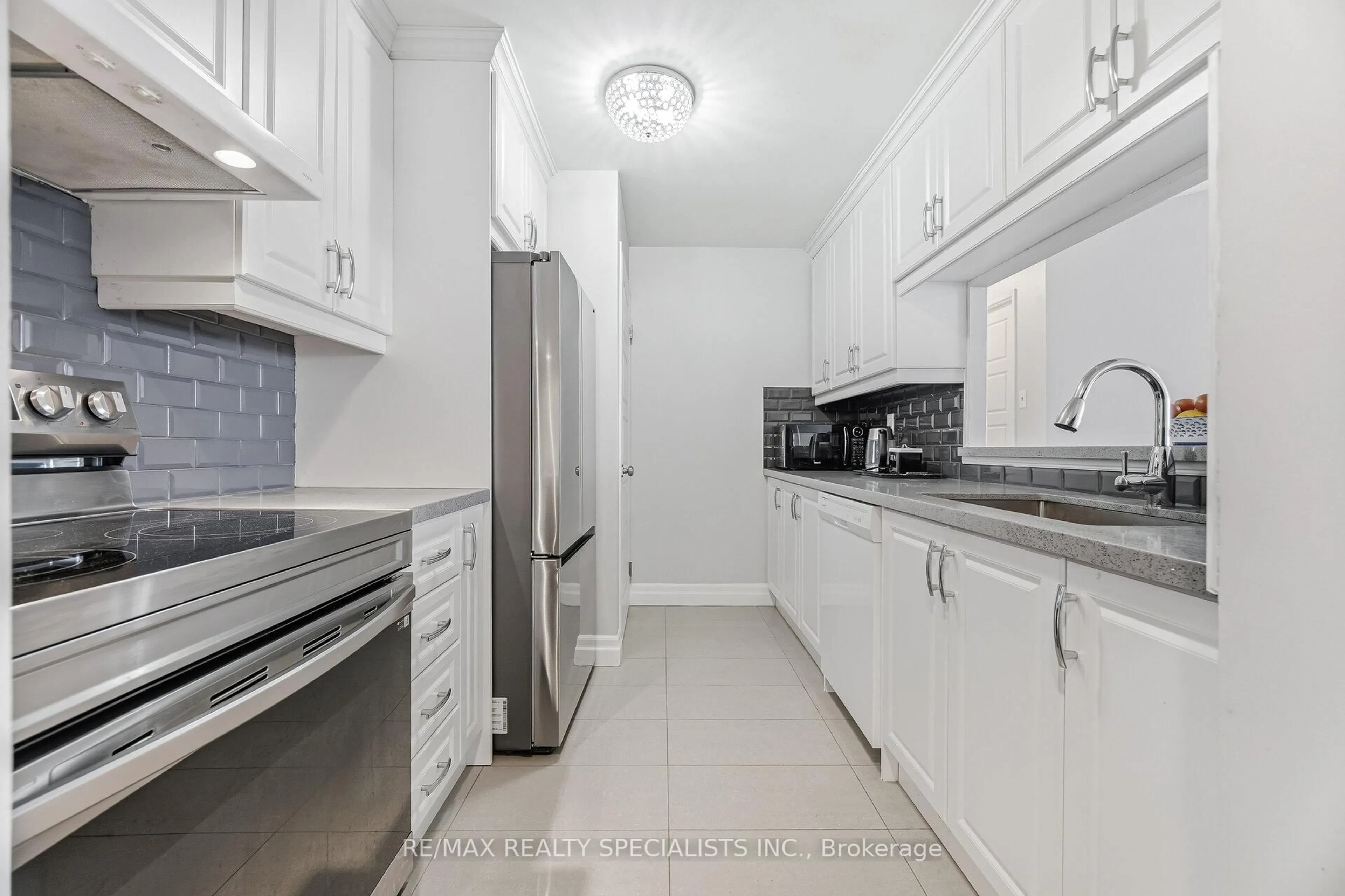 Standard kitchen, ceramic/tile floor for 4205 Shipp Dr #506, Mississauga Ontario L4Z 2Y9