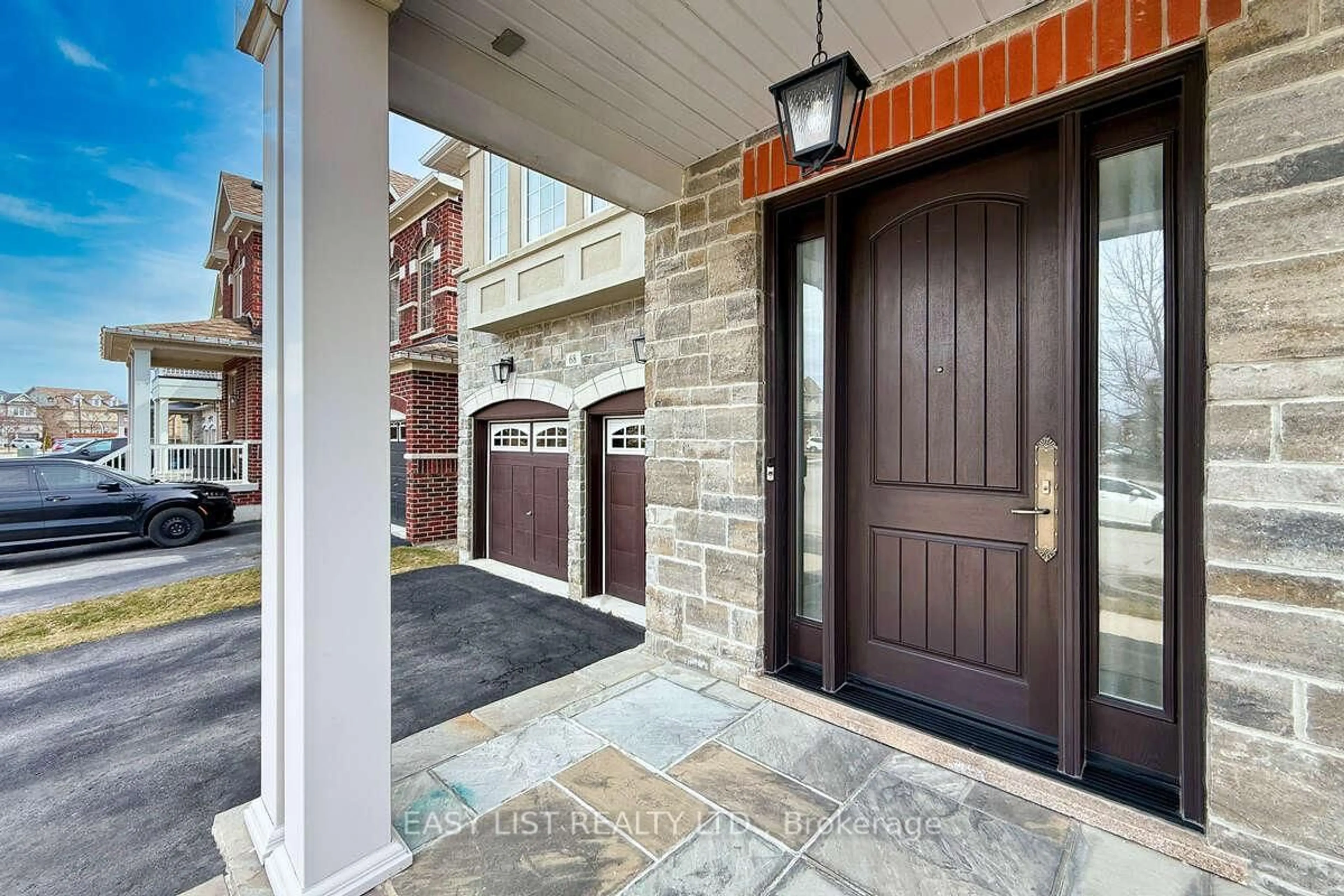 Indoor entryway for 68 Jolana Cres, Halton Hills Ontario L7G 0G4