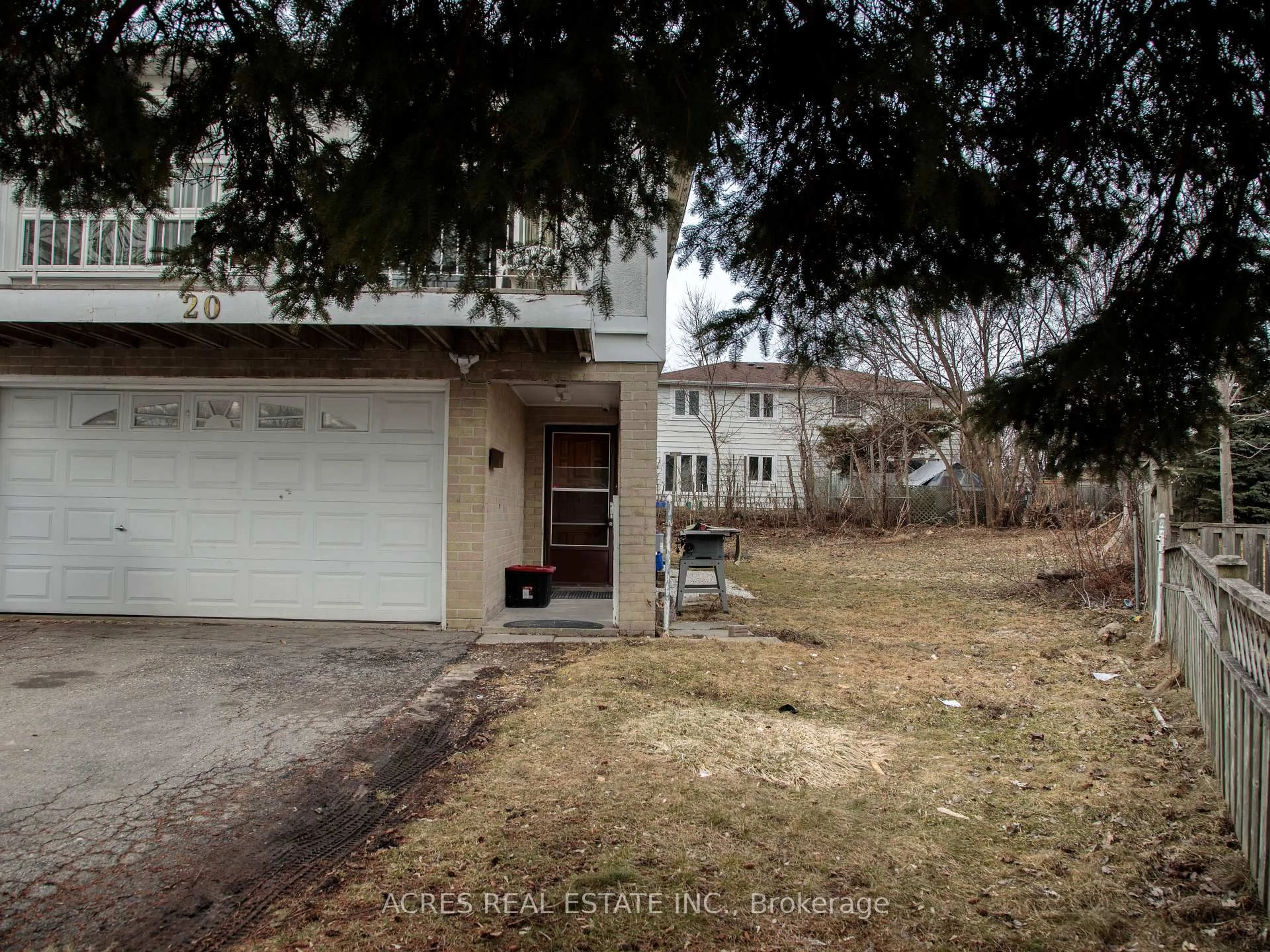 A pic from outside/outdoor area/front of a property/back of a property/a pic from drone, street for 20 Gladeside Pl, Brampton Ontario L6S 1X3