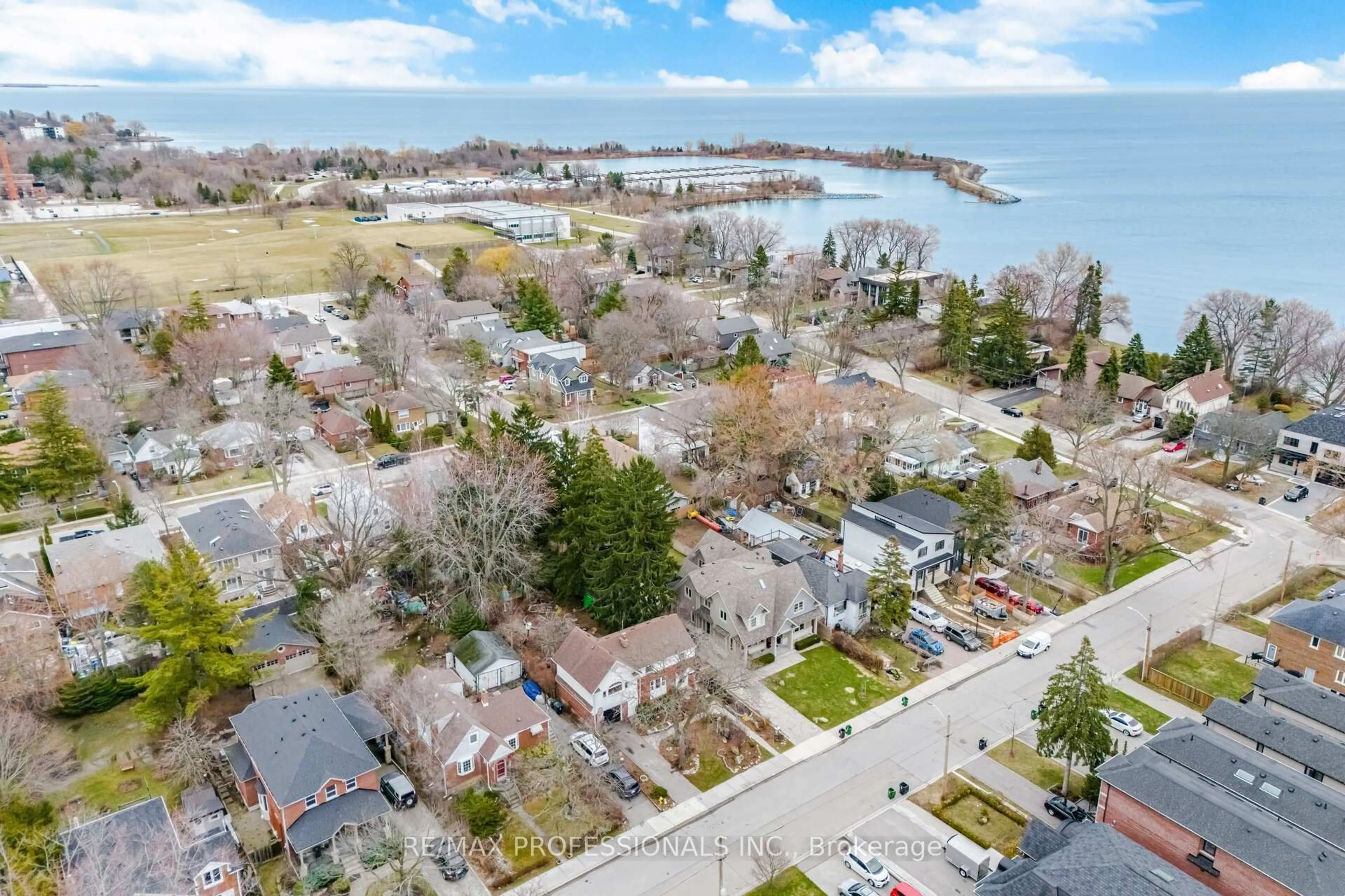 A pic from outside/outdoor area/front of a property/back of a property/a pic from drone, water/lake/river/ocean view for 15 Twenty-Seventh St, Toronto Ontario M8W 2X2