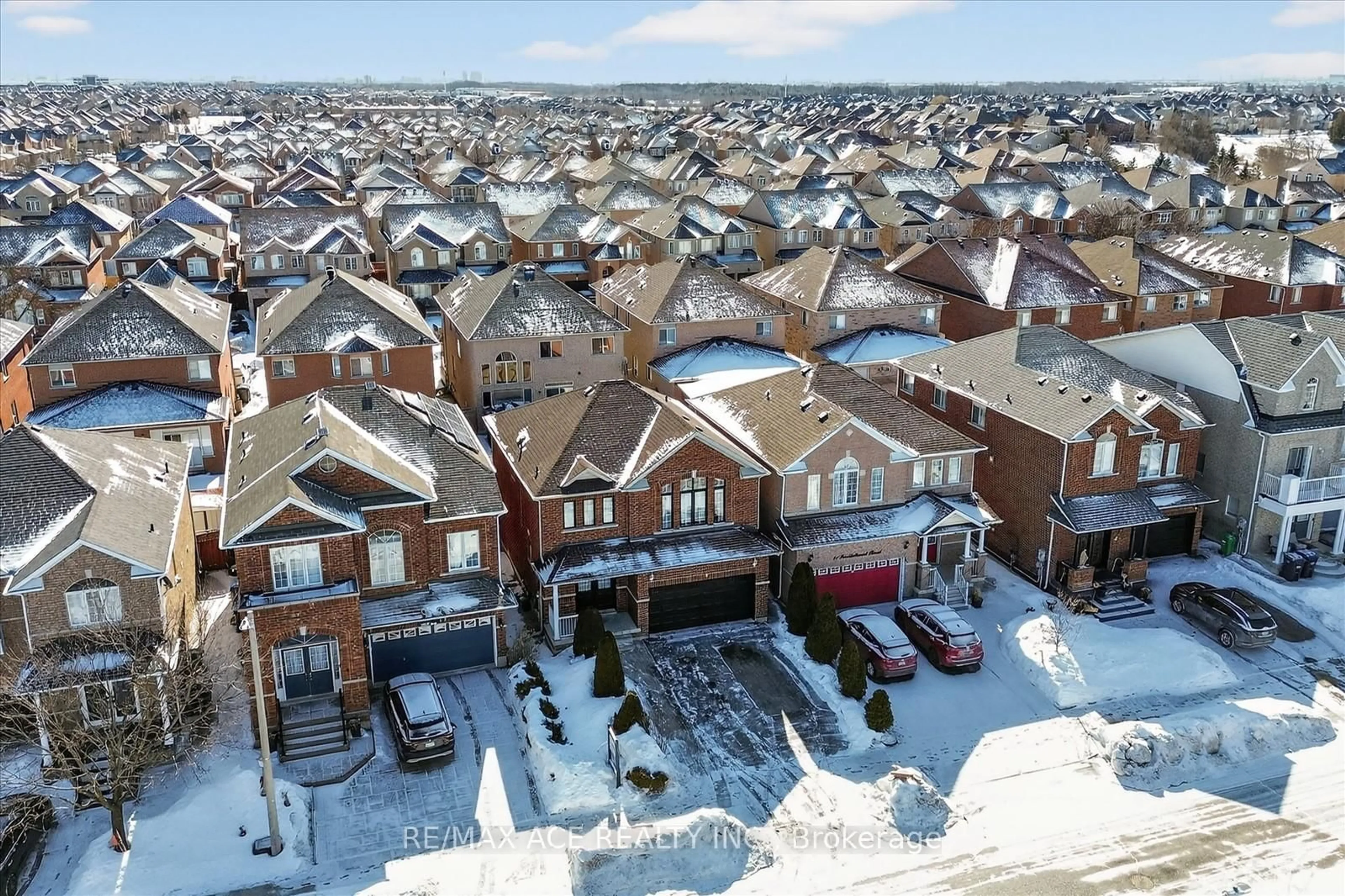 A pic from outside/outdoor area/front of a property/back of a property/a pic from drone, street for 9 Invitational Rd, Brampton Ontario L6P 2H1