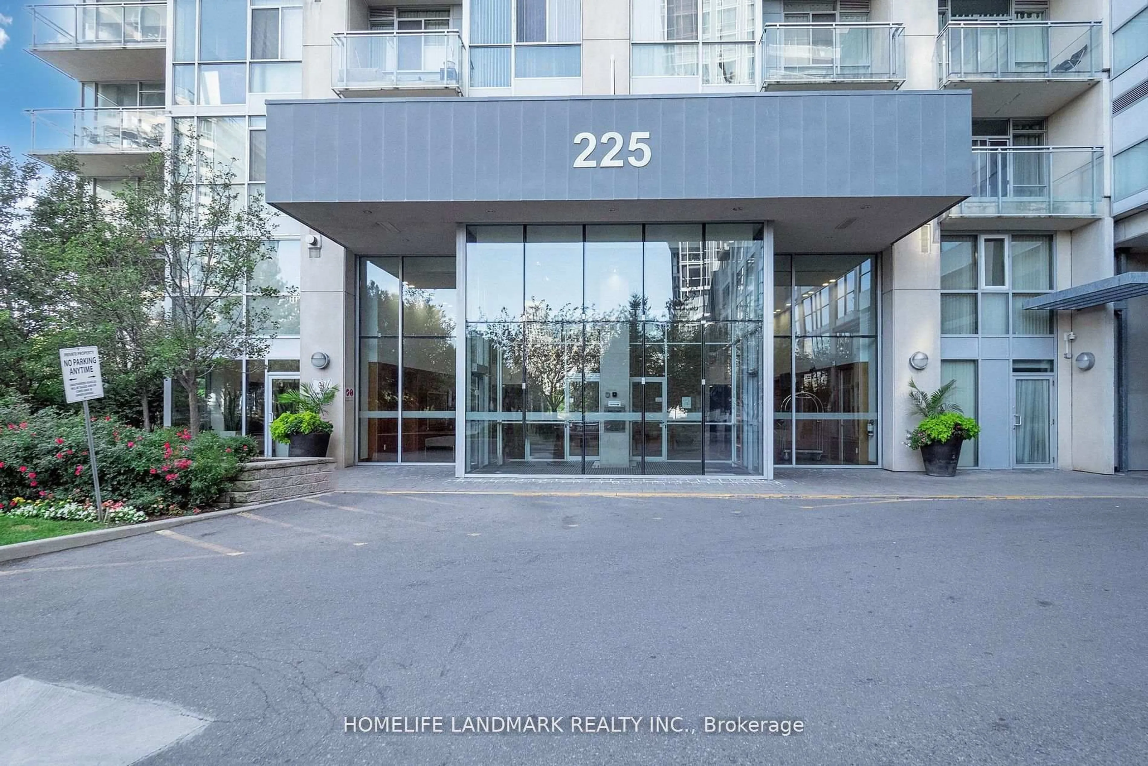 Indoor foyer for 225 Webb Dr #2908, Mississauga Ontario L5B 4P2