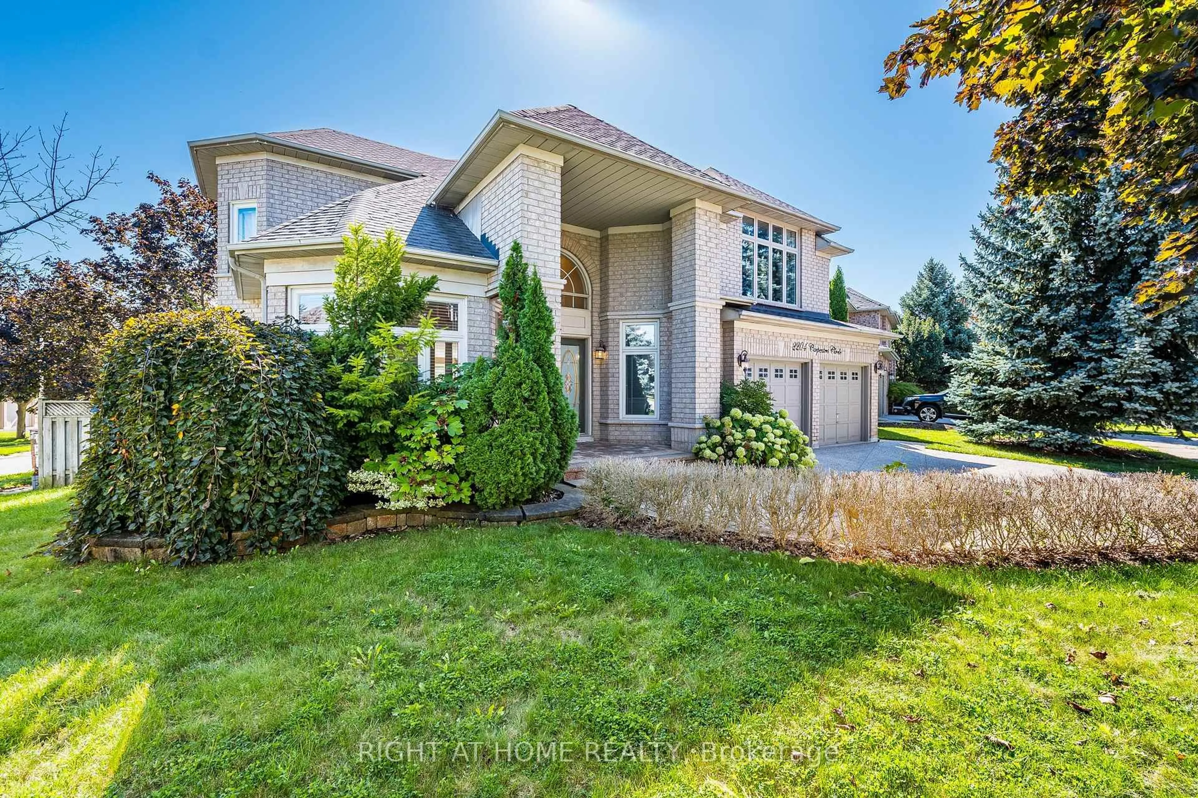 Home with vinyl exterior material, street for 2204 Carpenters Circ, Oakville Ontario L6M 3C7