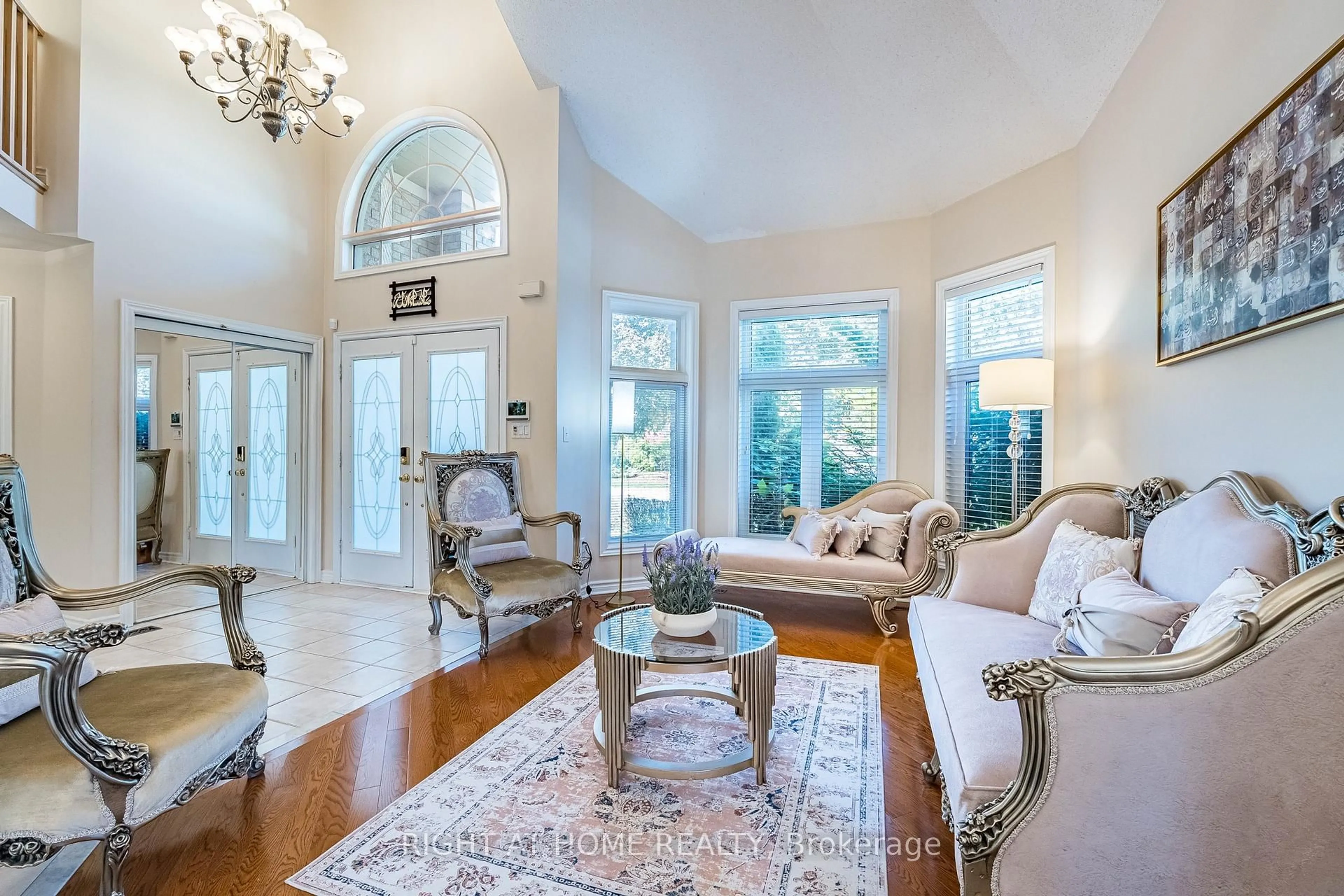 Living room with furniture, unknown for 2204 Carpenters Circ, Oakville Ontario L6M 3C7