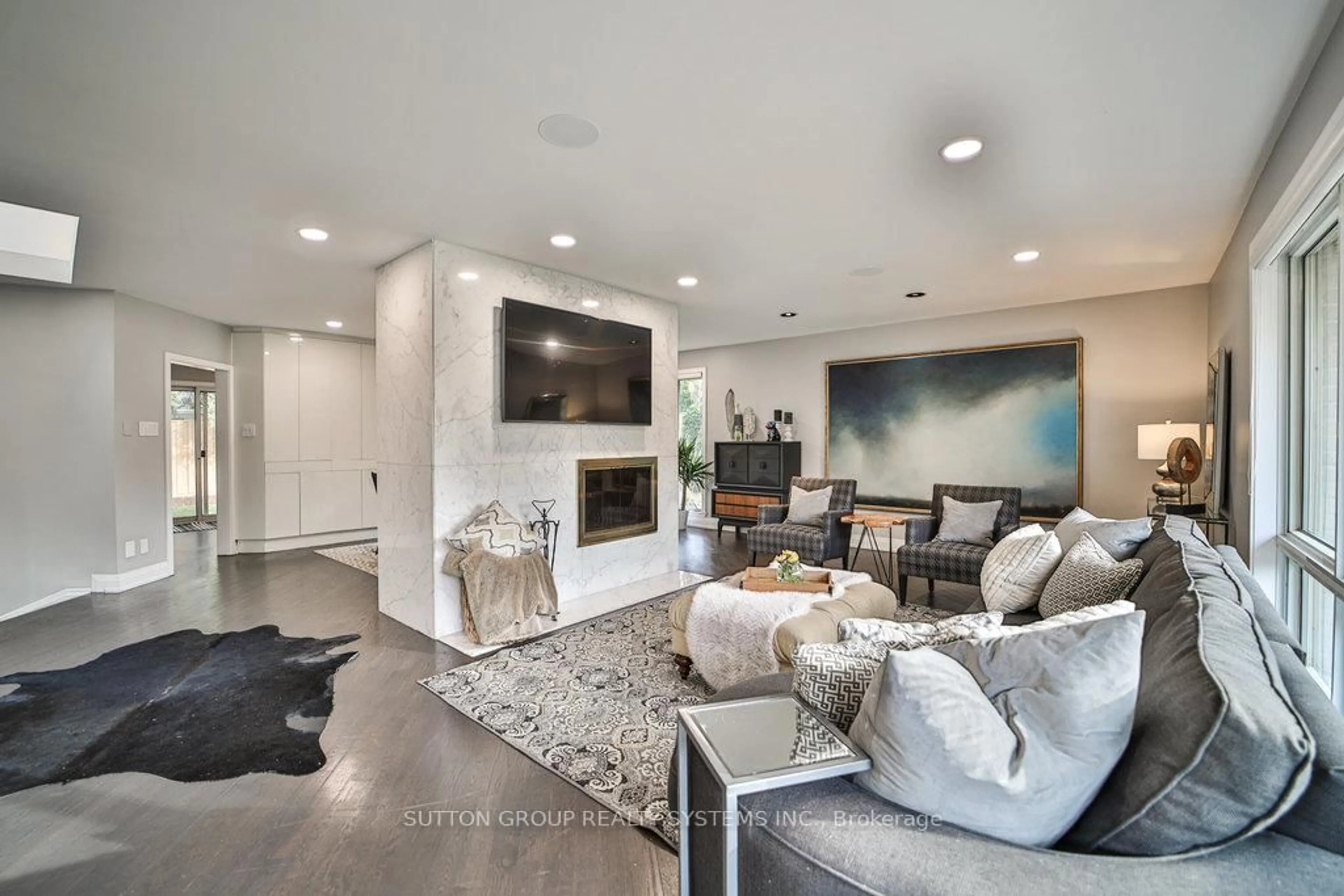 Living room with furniture, unknown for 3 Twyford Crt, Toronto Ontario M9A 1W7