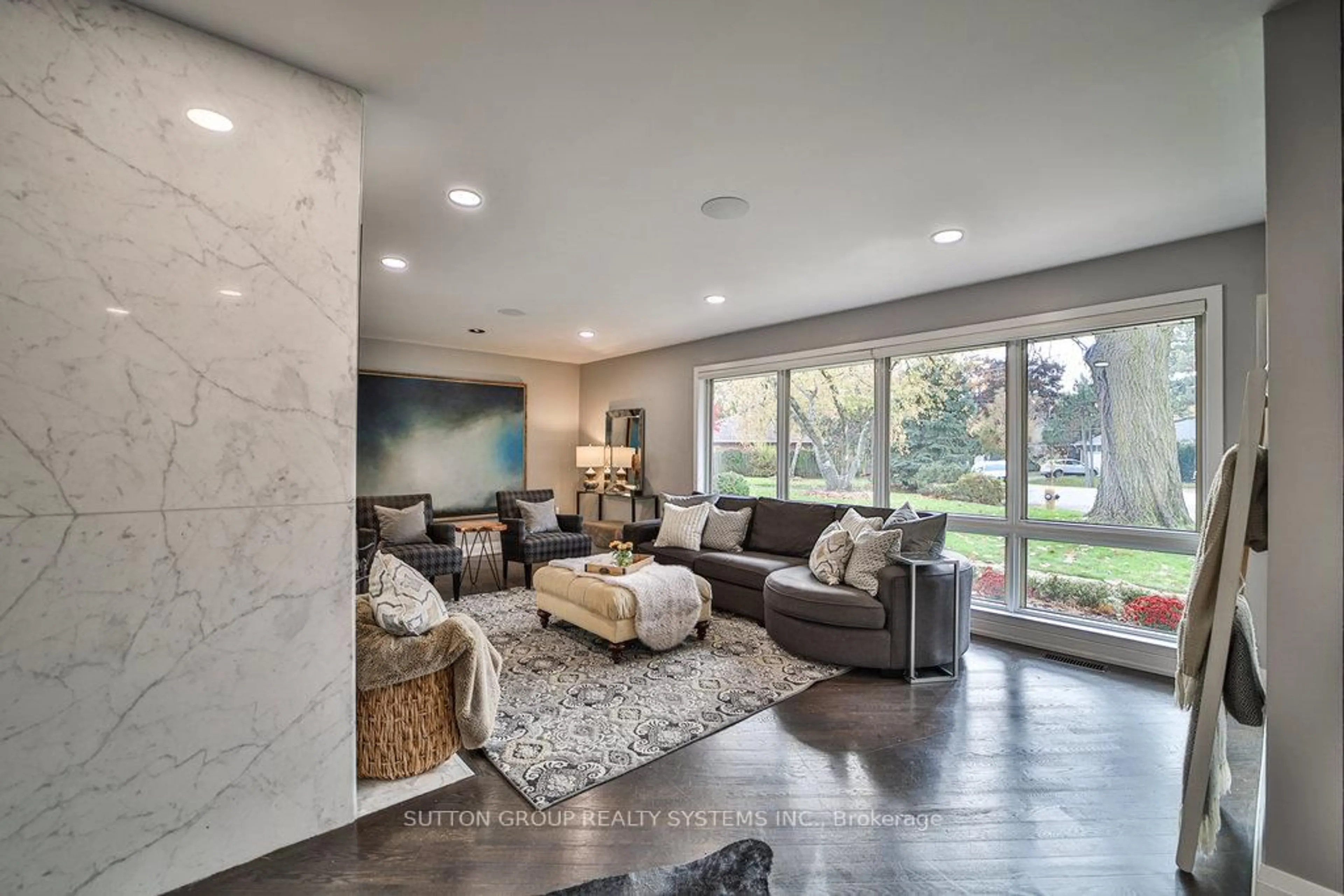 Living room with furniture, ceramic/tile floor for 3 Twyford Crt, Toronto Ontario M9A 1W7