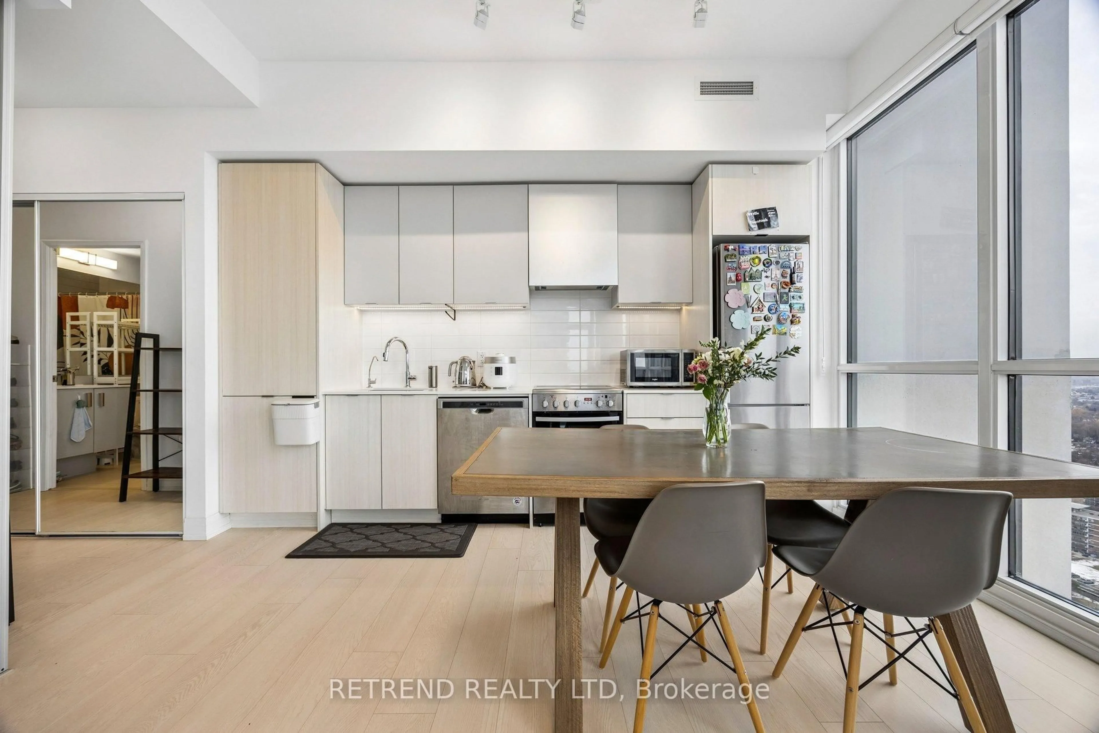 Open concept kitchen, unknown for 30 Gibbs Rd #3302, Toronto Ontario M9B 0E4