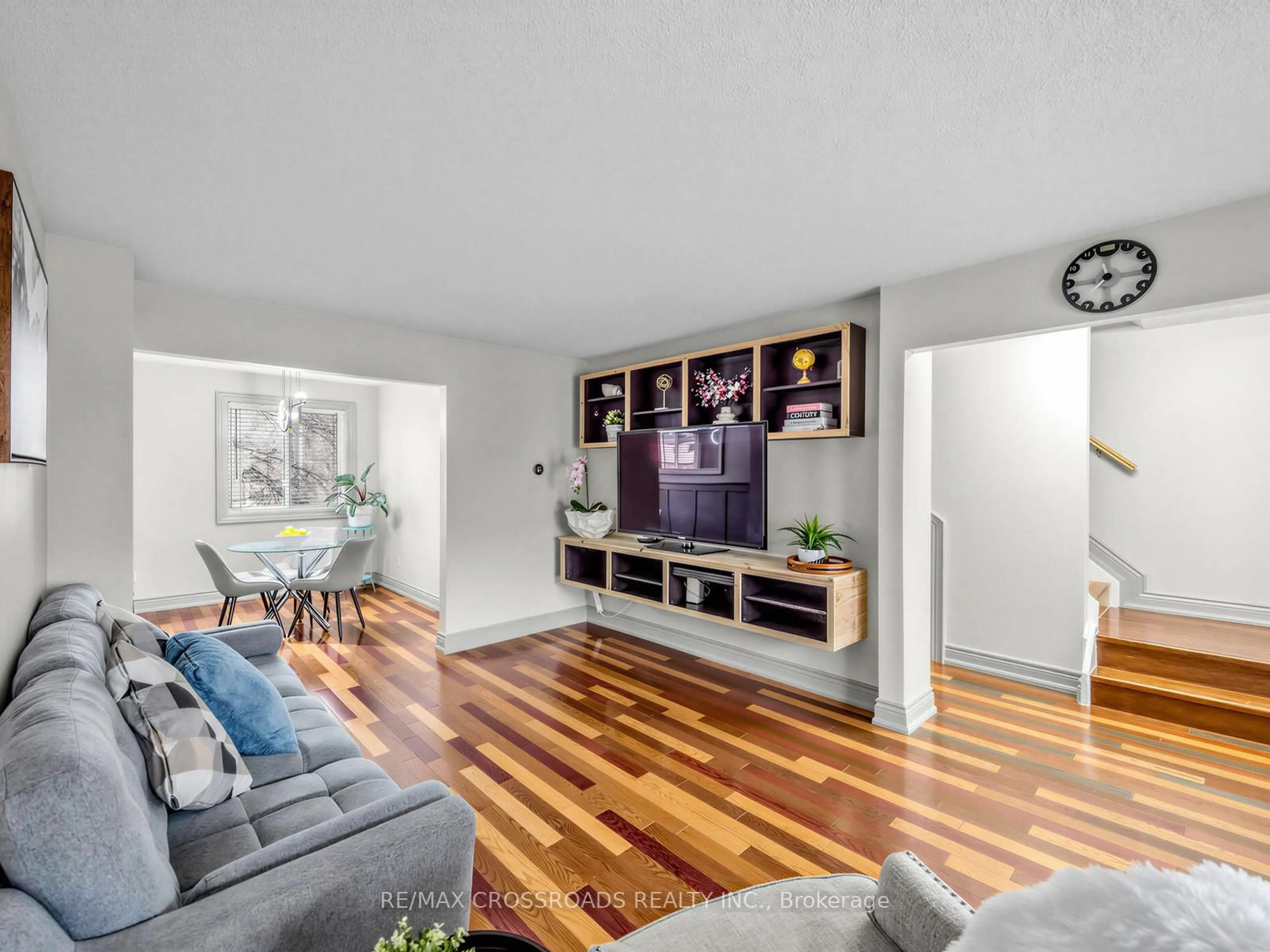 Living room with furniture, wood/laminate floor for 3175 Kirwin Ave #133, Mississauga Ontario L5A 3M4